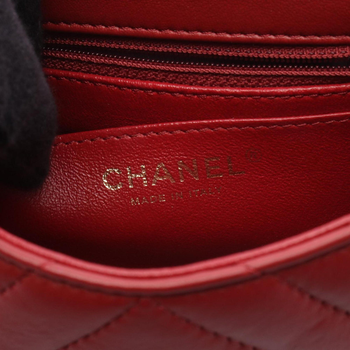 Chanel Red Color Leather Handbag Shoulder Bag (Pre-Owned)