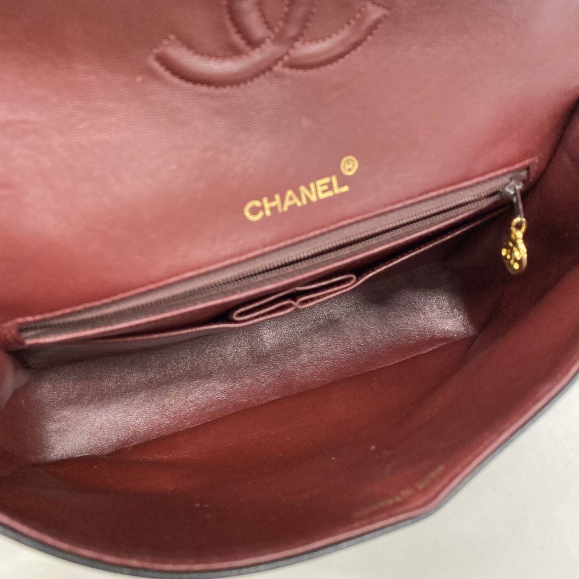 Chanel Black Leather Shoulder Bag (Pre-Owned)
