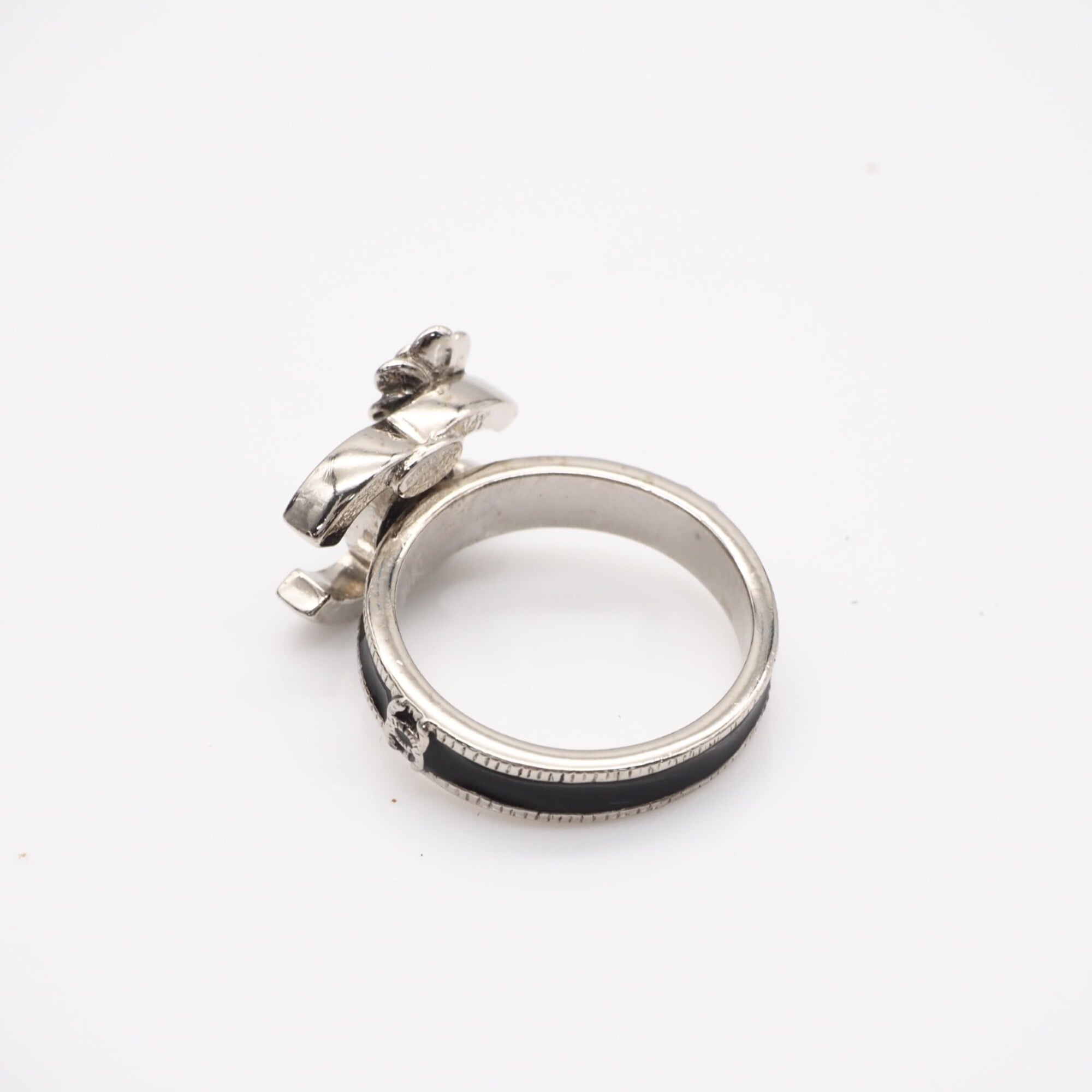 Chanel Camellia Silver Black Band Ring (Pre-Owned)