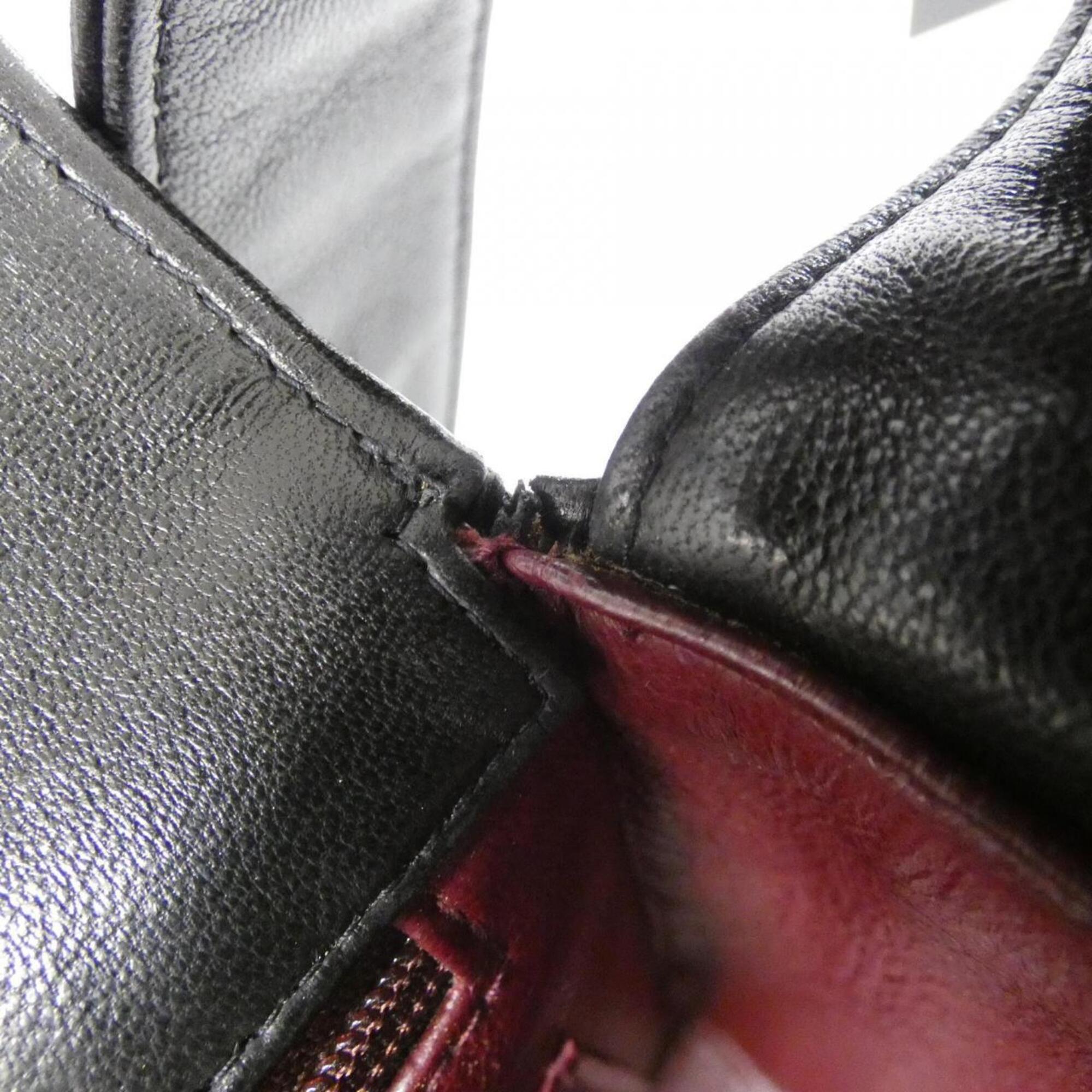 Chanel Black Leather Shoulder Bag (Pre-Owned)