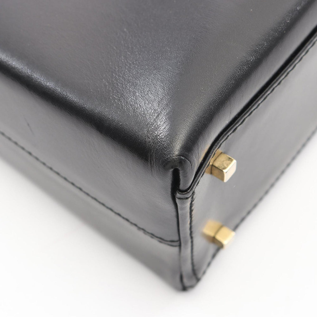 Salvatore Ferragamo Black Leather Handbag (Pre-Owned)