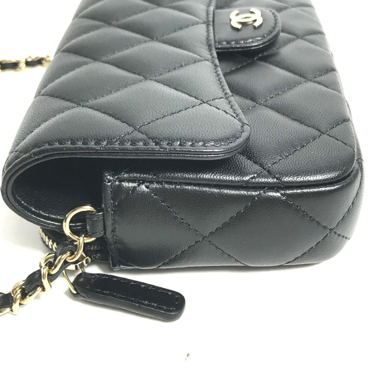 Chanel Black Leather Shoulder Bag (Pre-Owned)