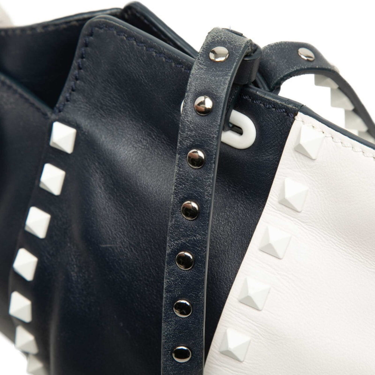 Valentino Navy White Leather Handbag Shoulder Bag (Pre-Owned)