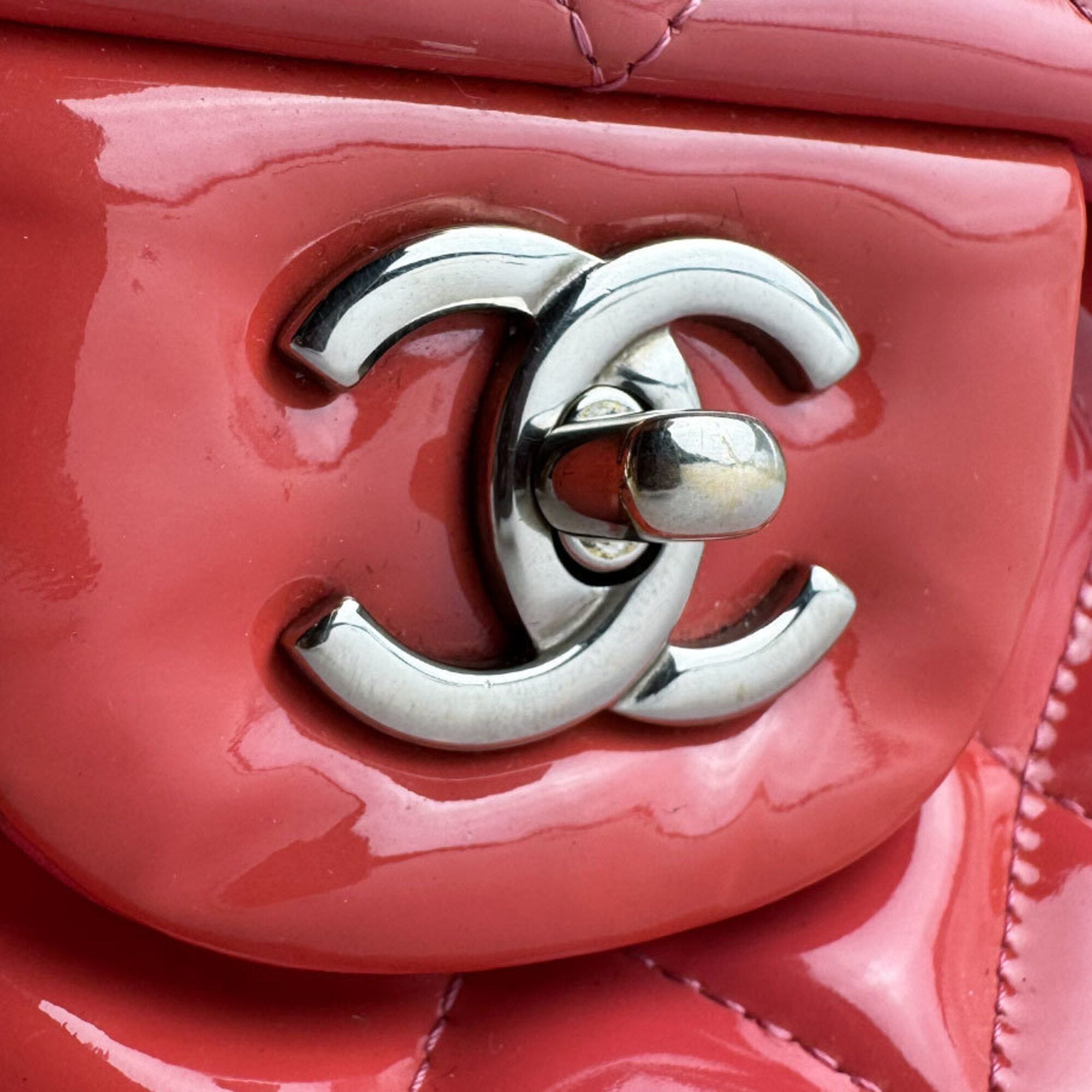 Chanel Coral Pink Patent Leather Shoulder Bag (Pre-Owned)