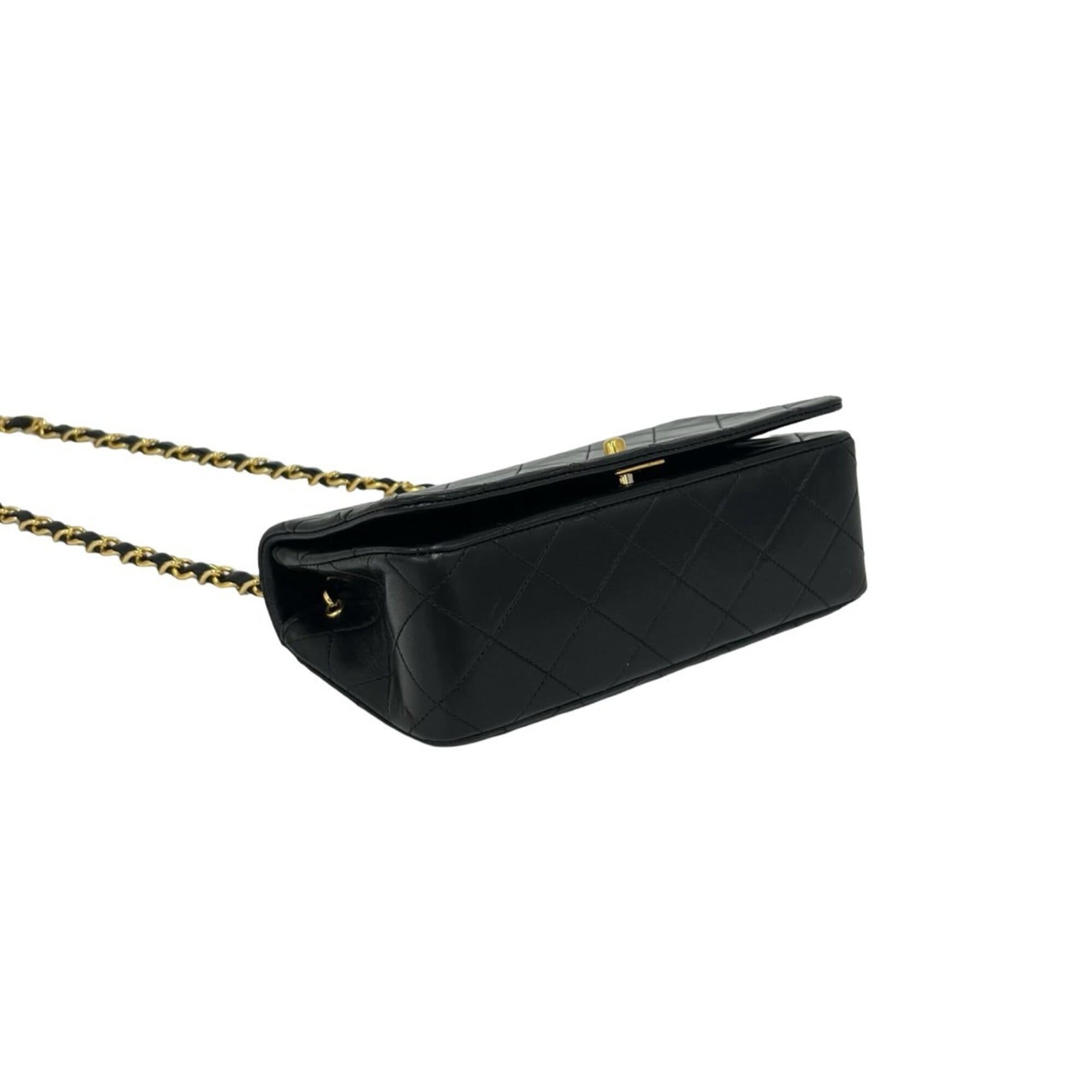 Chanel Black Leather Shoulder Bag (Pre-Owned)