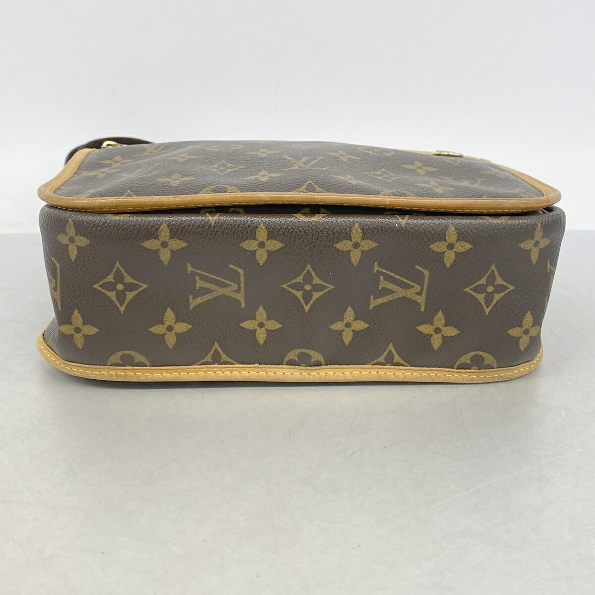 Louis Vuitton Brown Shoulder Bag (Pre-Owned)