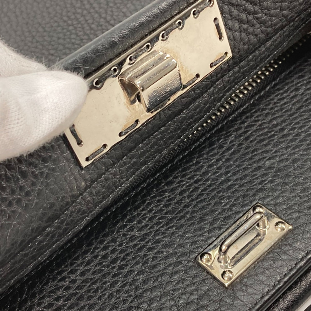 Fendi Black Leather Handbag (Pre-Owned)