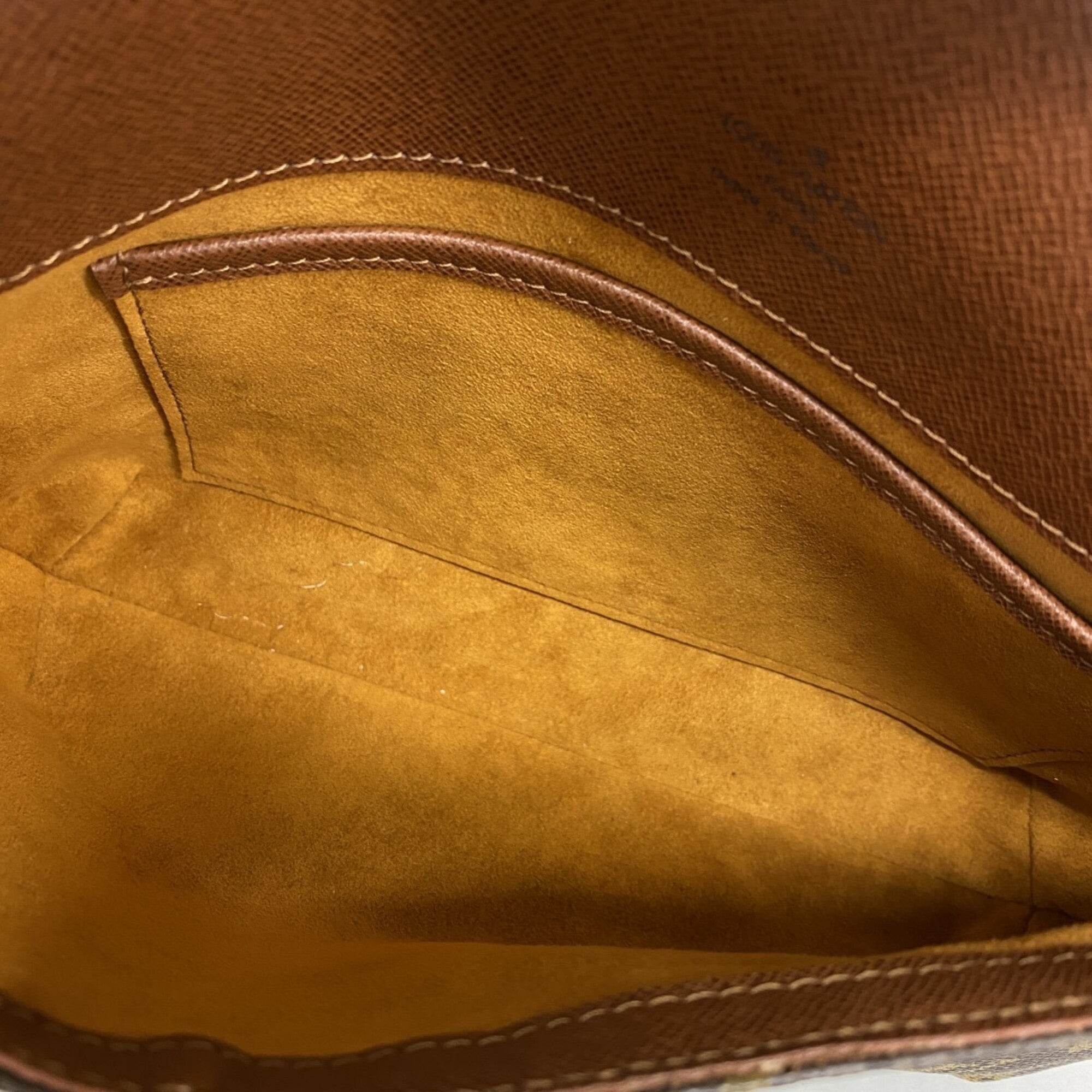 Louis Vuitton Brown Shoulder Bag (Pre-Owned)