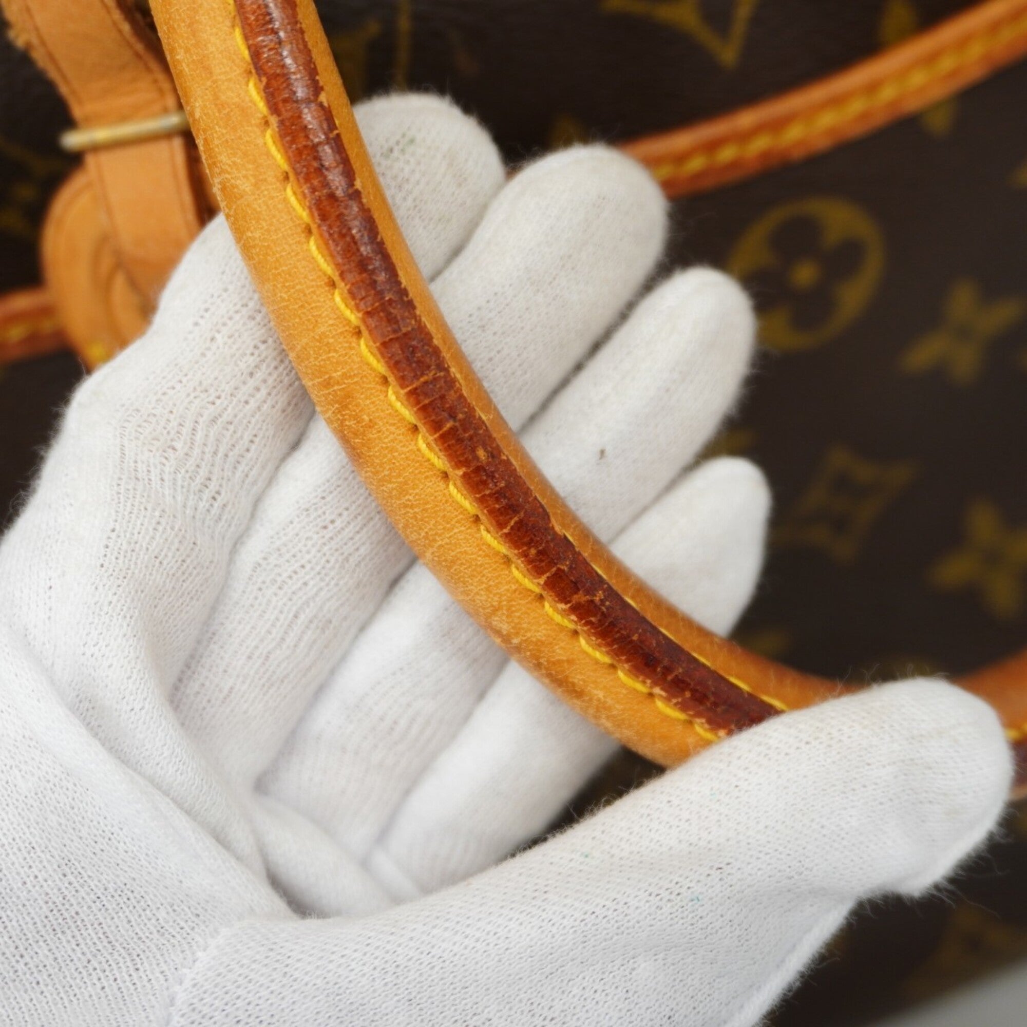 Louis Vuitton Brown Handbag (Pre-Owned)