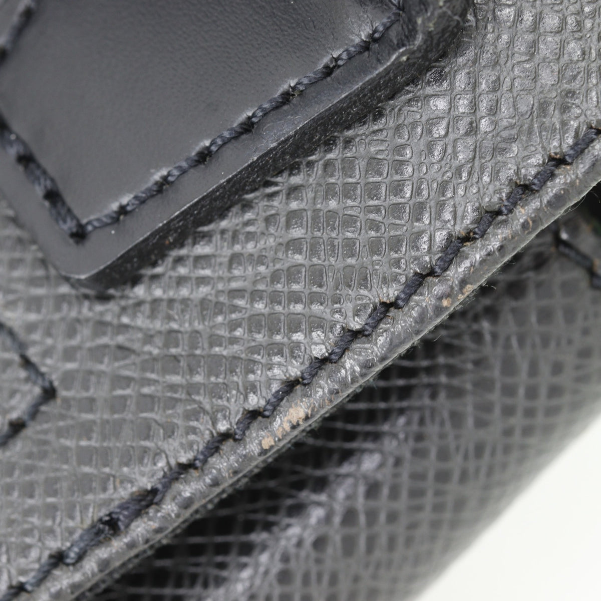 Louis Vuitton Ardoise Black Episea Taiga Leather Shoulder Bag (Pre-Owned)