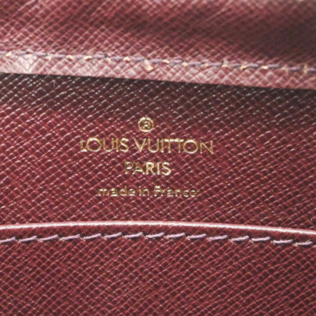 Louis Vuitton Taiga Bordeaux Taiga Leather Clutch Bag (Pre-Owned)