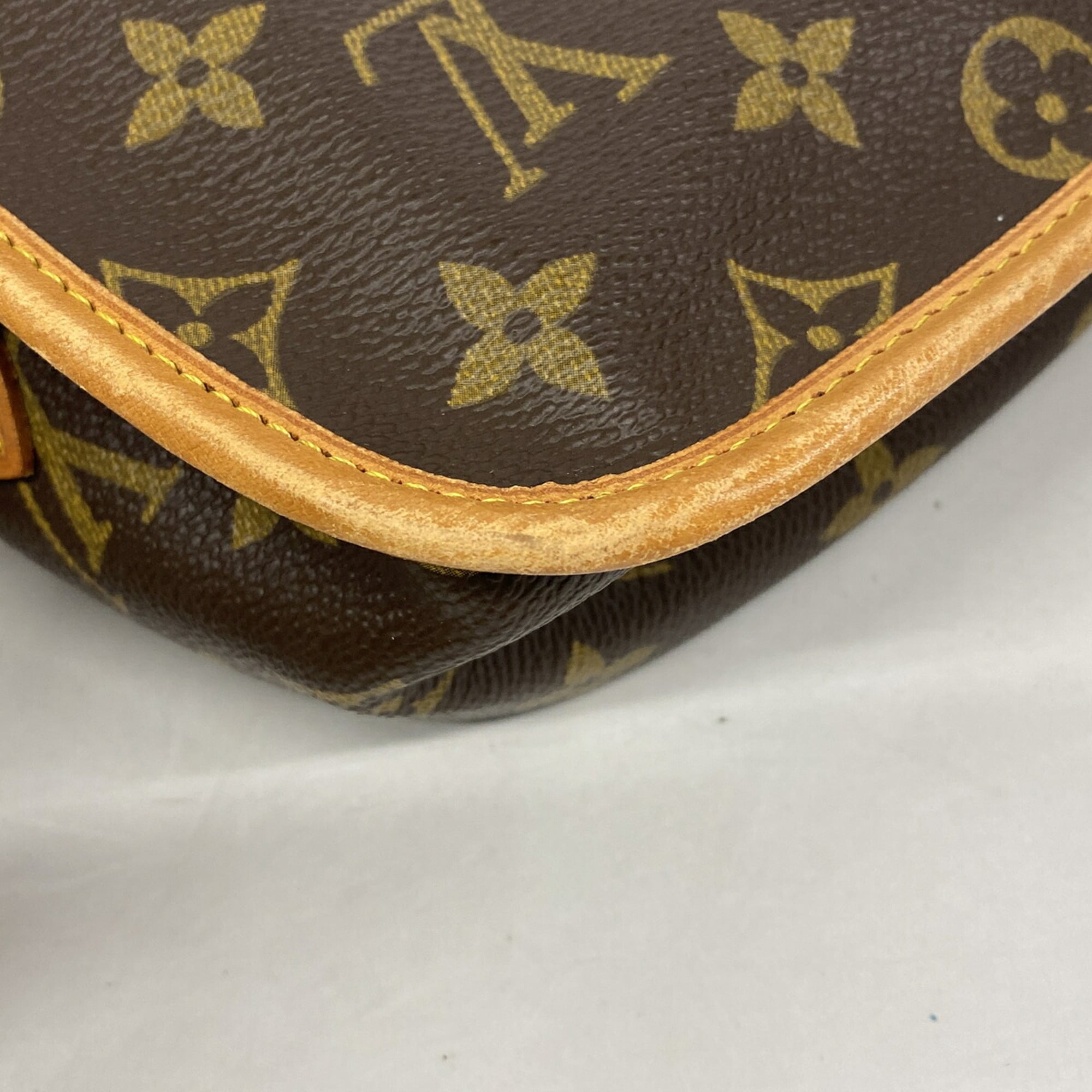 Louis Vuitton Brown Shoulder Bag (Pre-Owned)