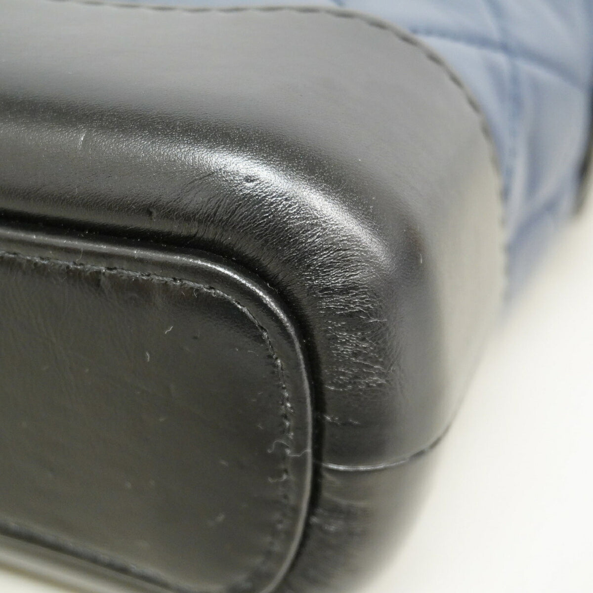 Chanel Black Navy Leather Shoulder Bag (Pre-Owned)