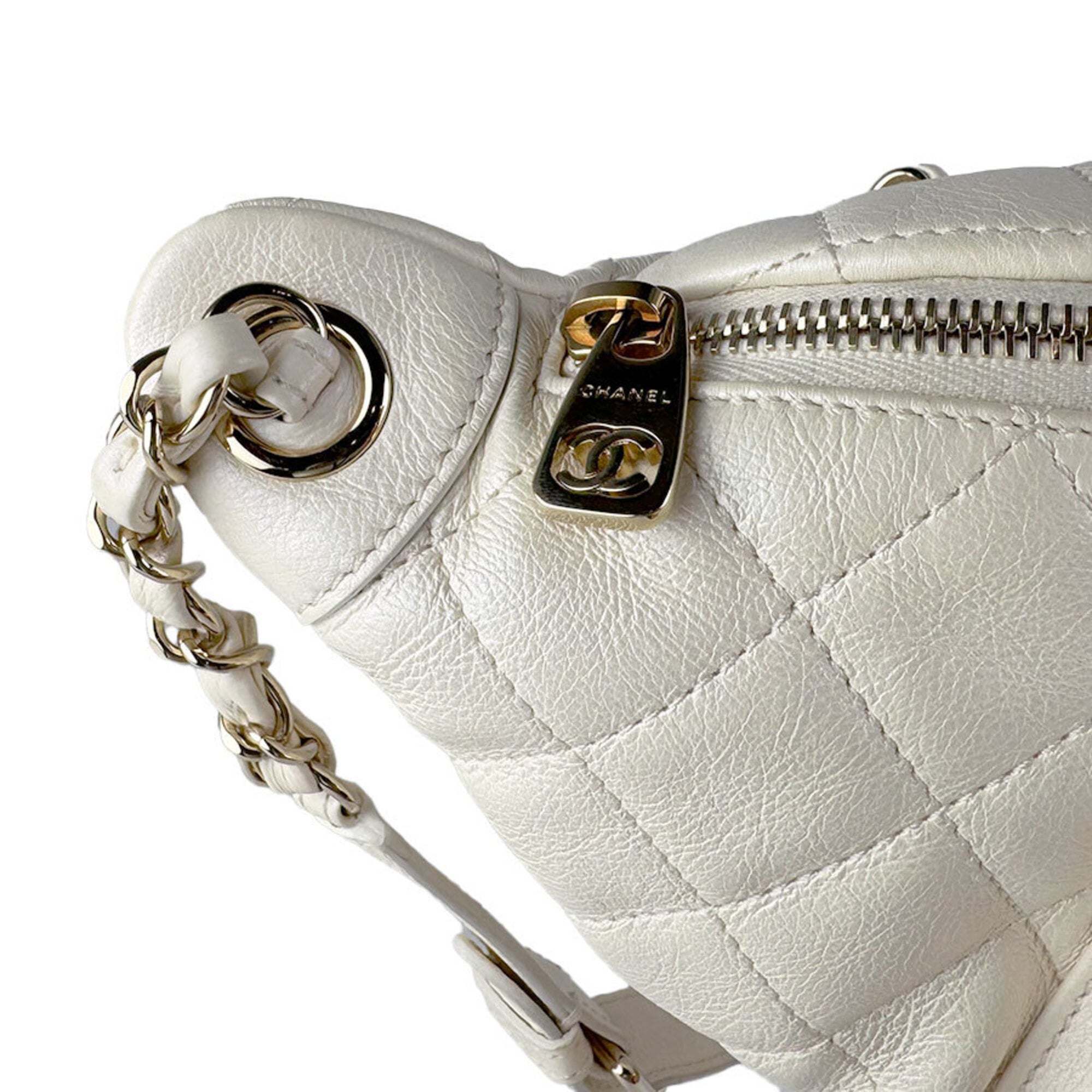 Chanel Ivory Leather Fanny Pack Shoulder Bag (Pre-Owned)