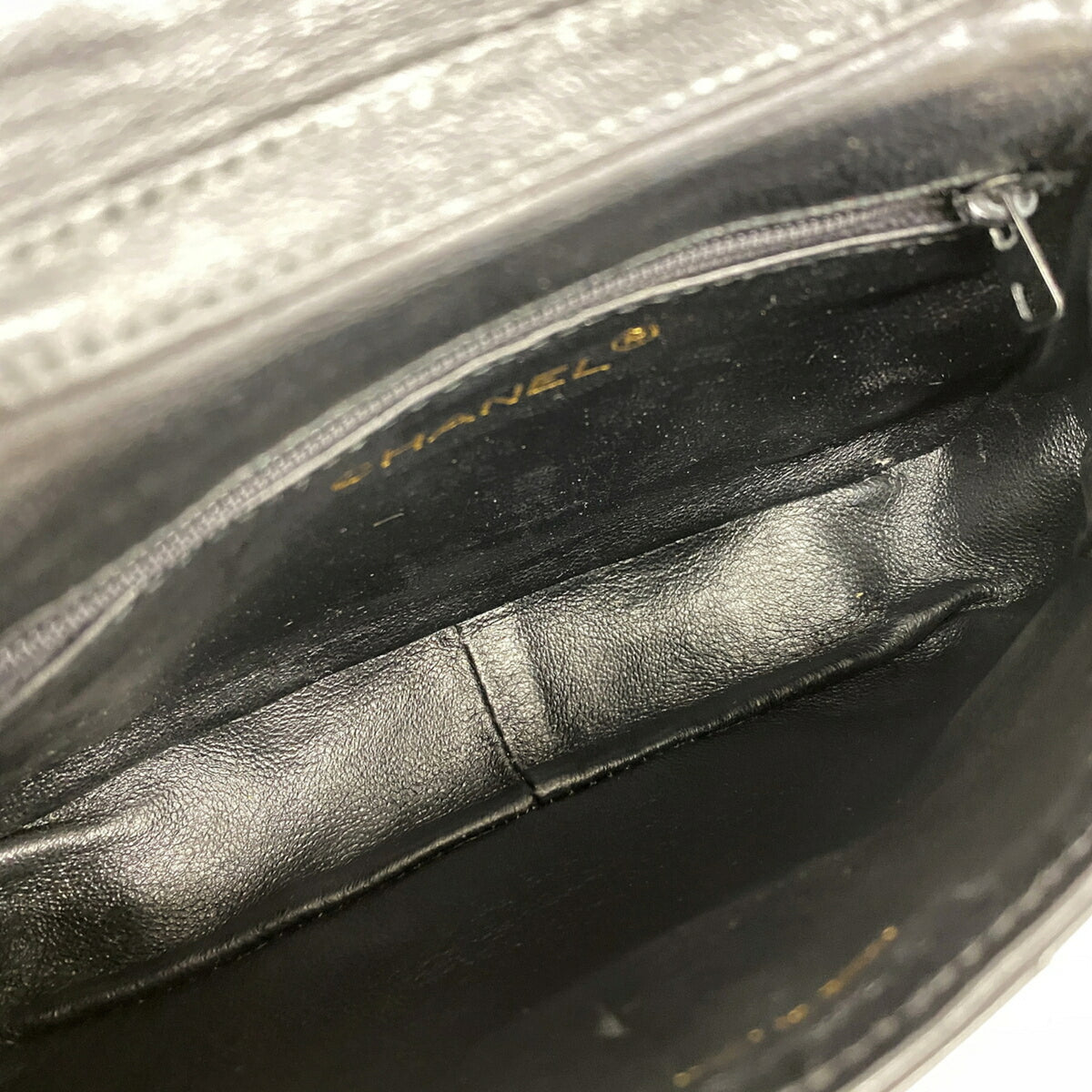 Chanel Black Leather Shoulder Bag (Pre-Owned)