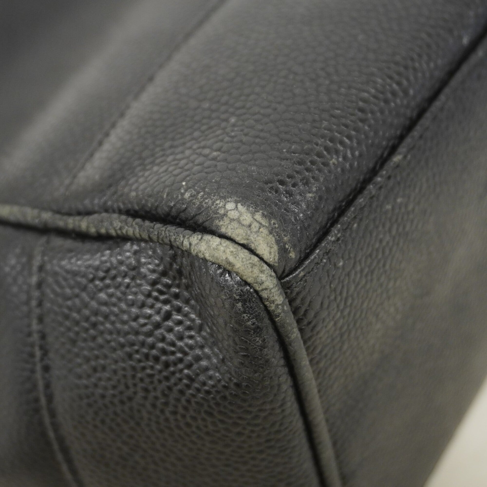 Chanel Black Grained Calfskin Shoulder Bag (Pre-Owned)