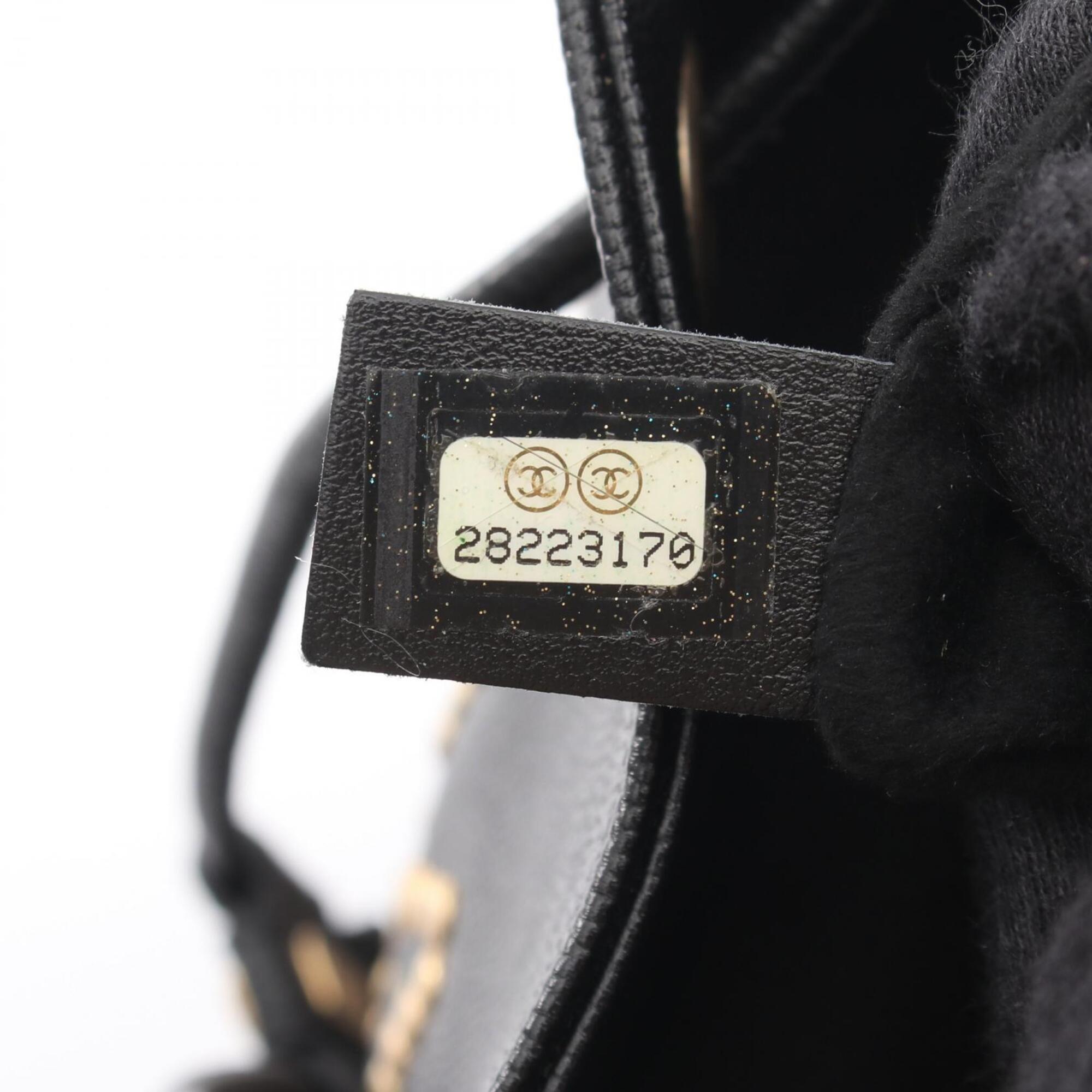 Chanel Black Grained Calfskin Handbag Shoulder Bag (Pre-Owned)
