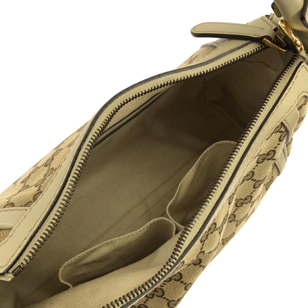 Gucci Beige Ivory Gg Canvas Shoulder Bag (Pre-Owned)