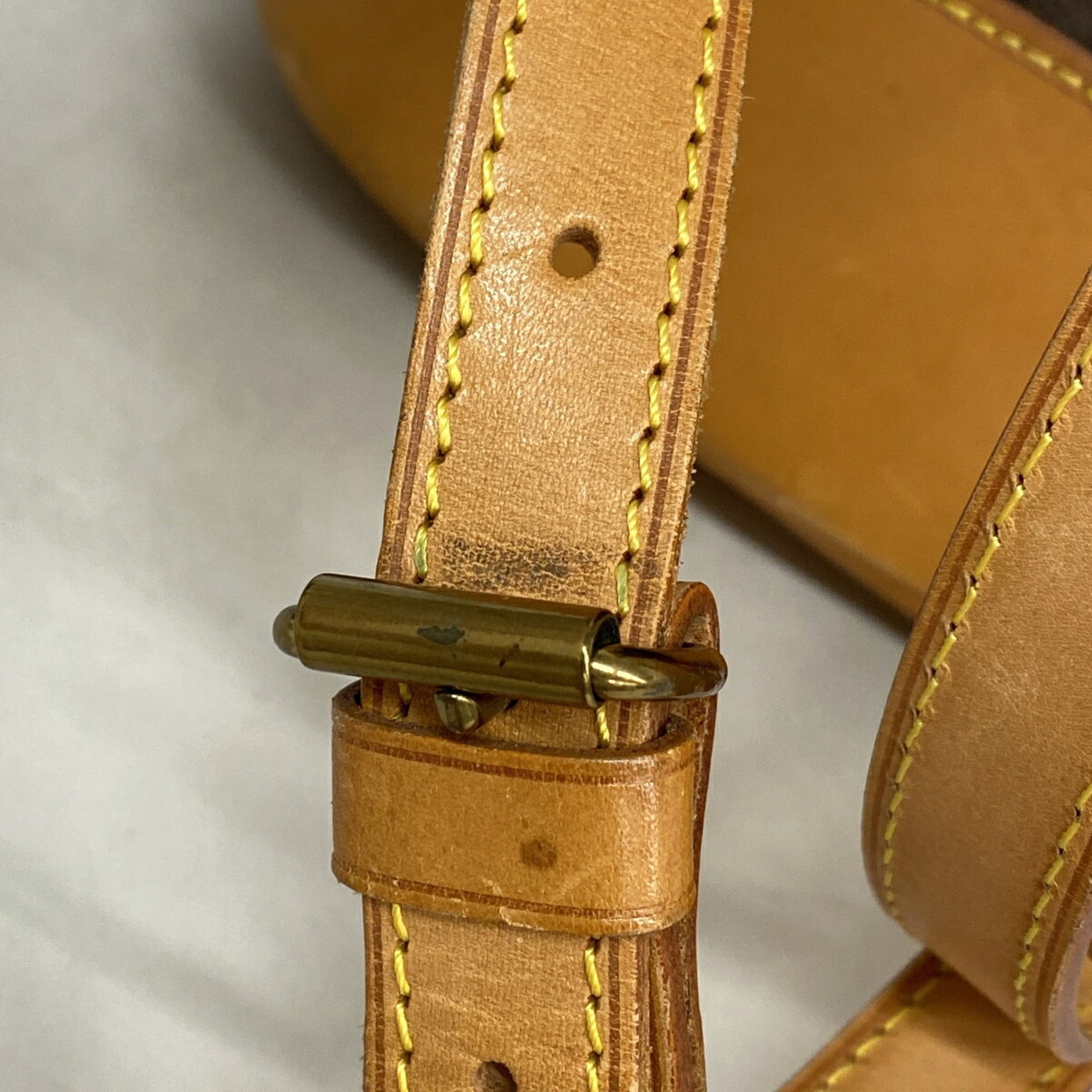 Louis Vuitton Brown Shoulder Bag (Pre-Owned)