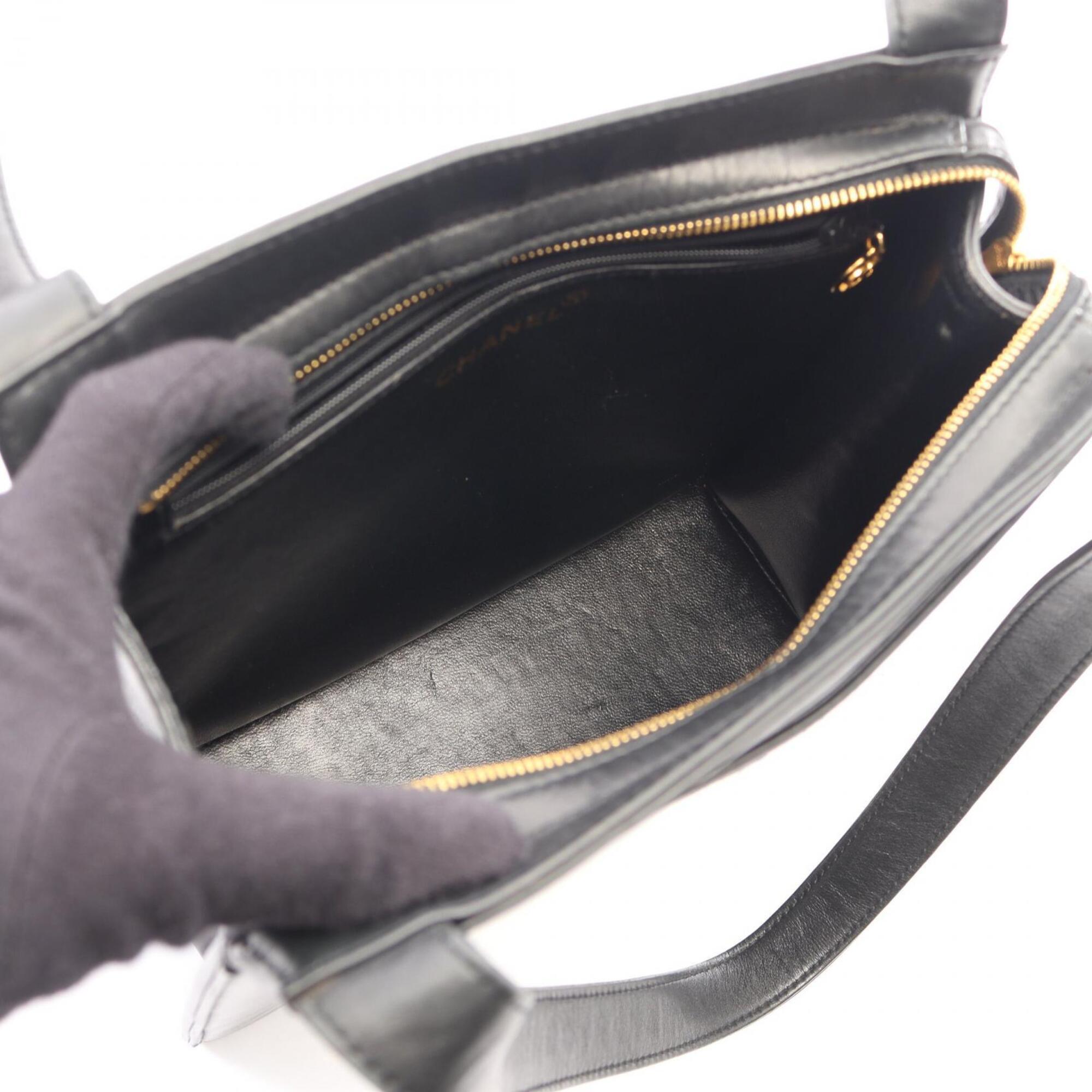 Chanel Black Leather Tote Bag (Pre-Owned)