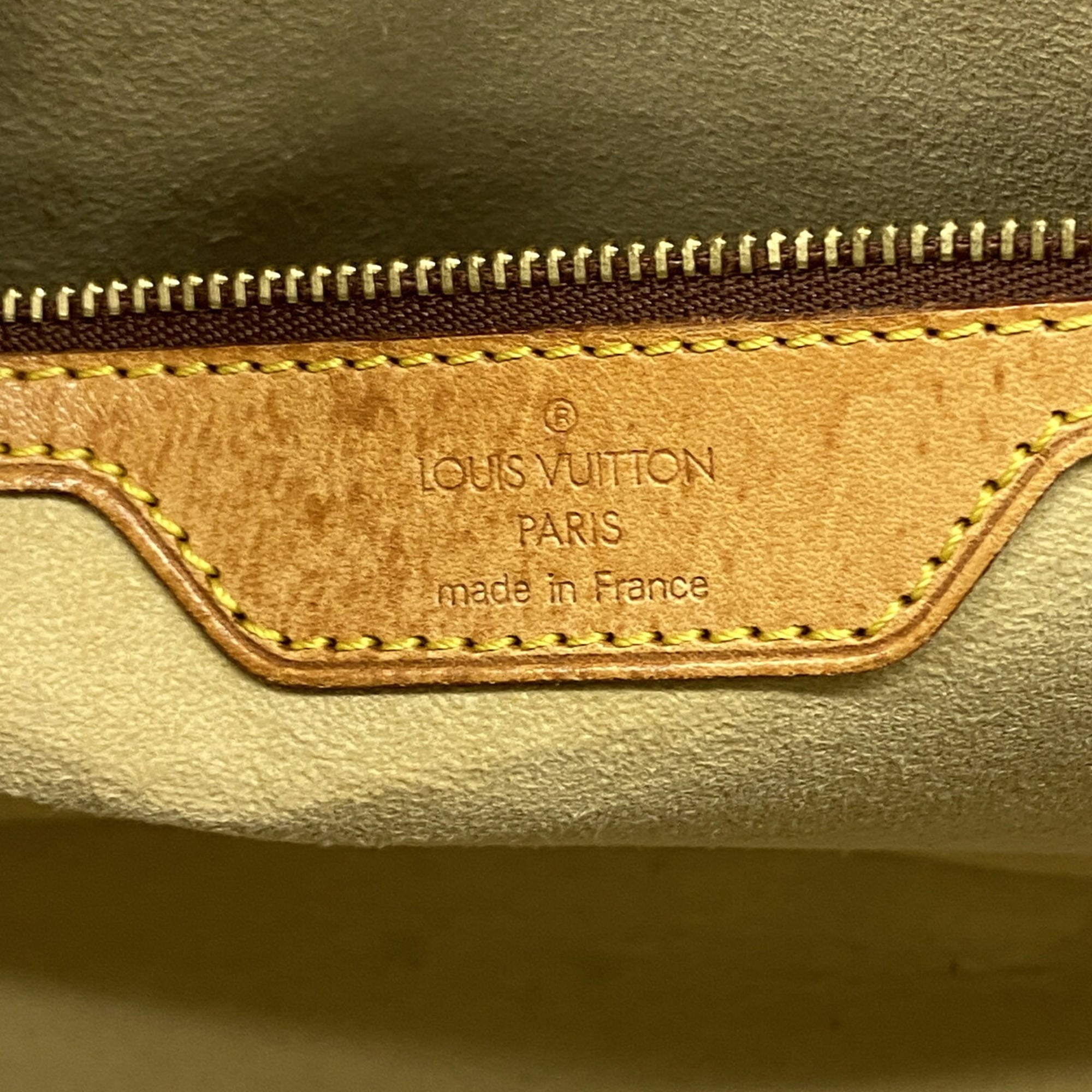 Louis Vuitton Brown Shoulder Bag (Pre-Owned)