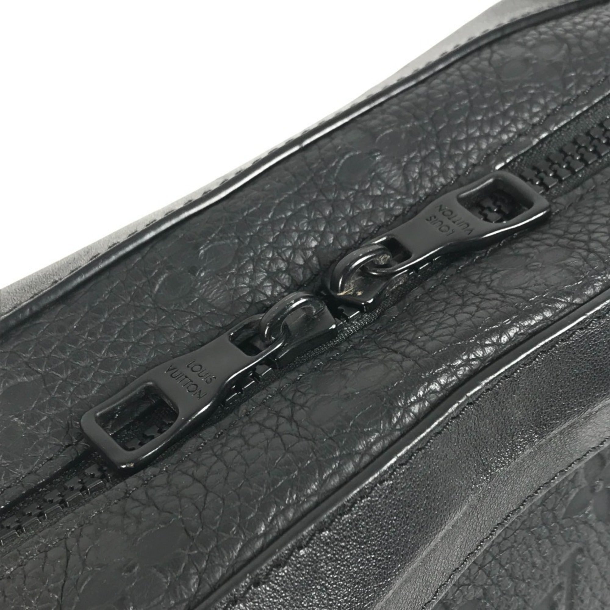 Louis Vuitton Black Noir Leather Clutch Bag Shoulder Bag (Pre-Owned)