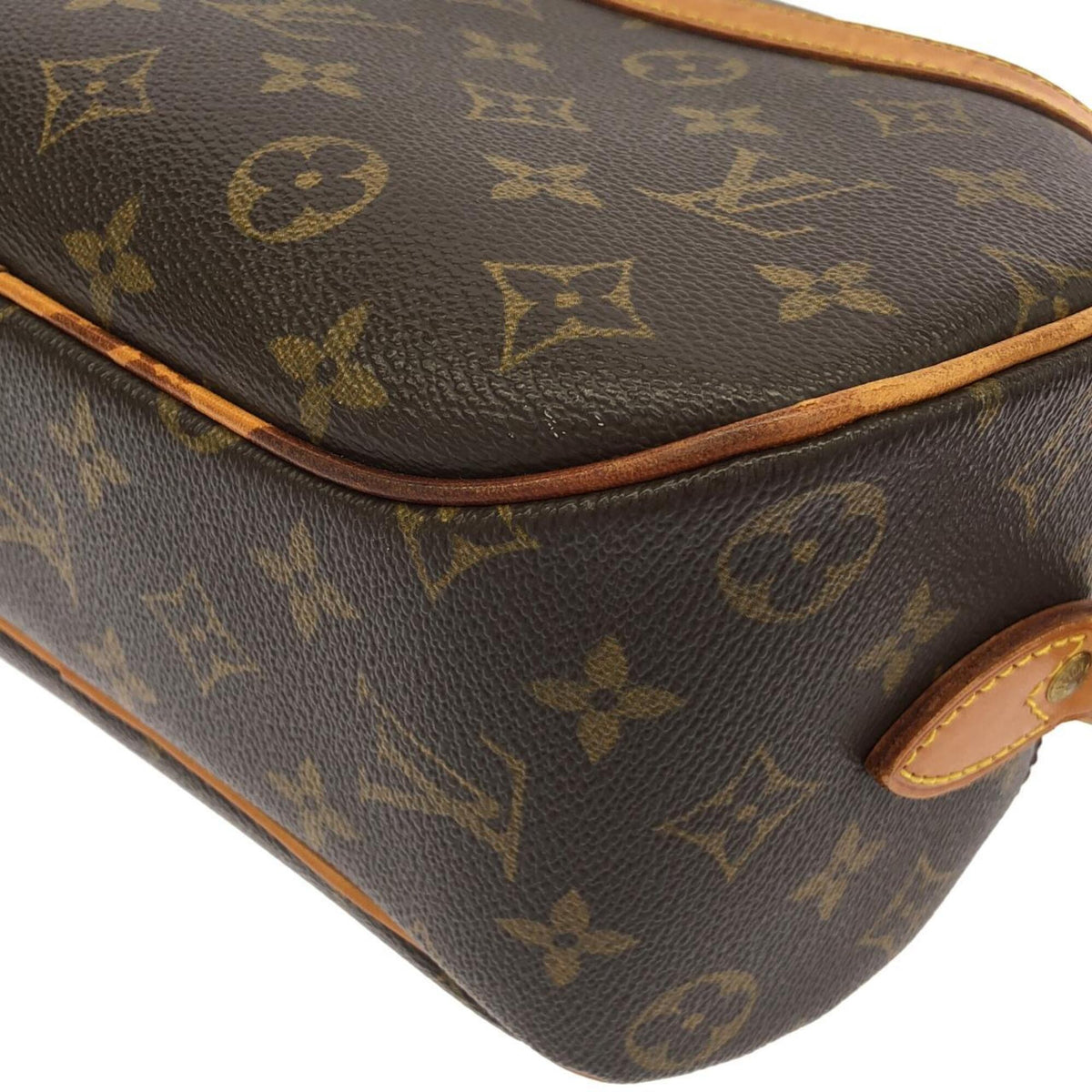 Louis Vuitton Marron Coated Canvas Shoulder Bag (Pre-Owned)