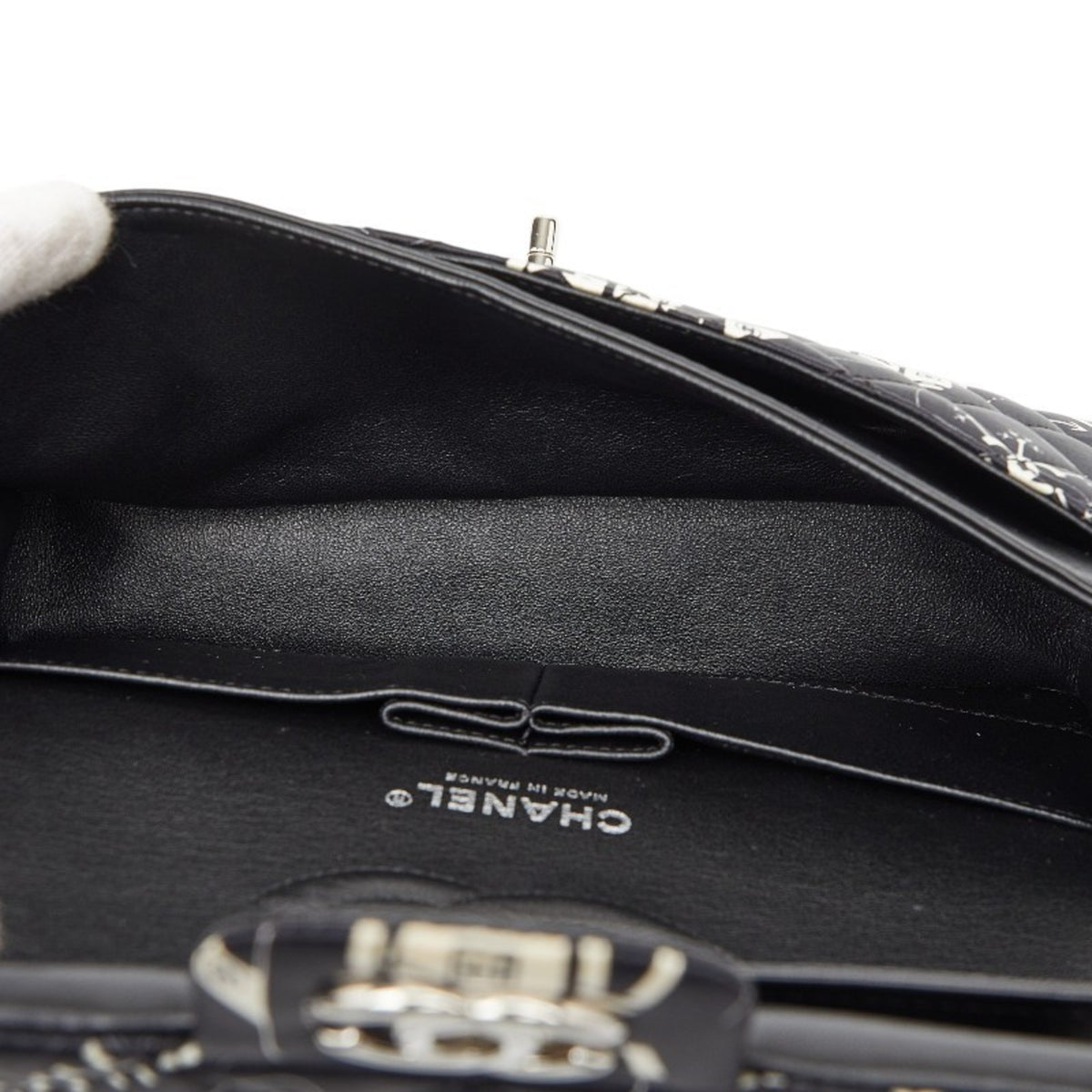 Chanel Black White Satin Leather Shoulder Bag (Pre-Owned)