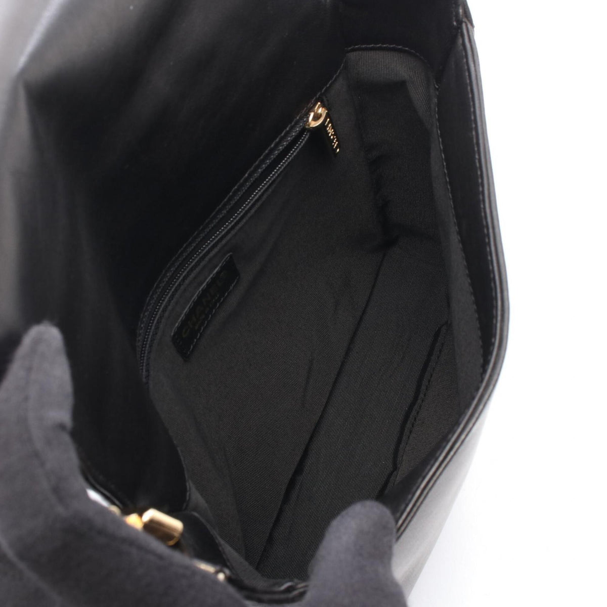 Chanel Black Leather Shoulder Bag (Pre-Owned)
