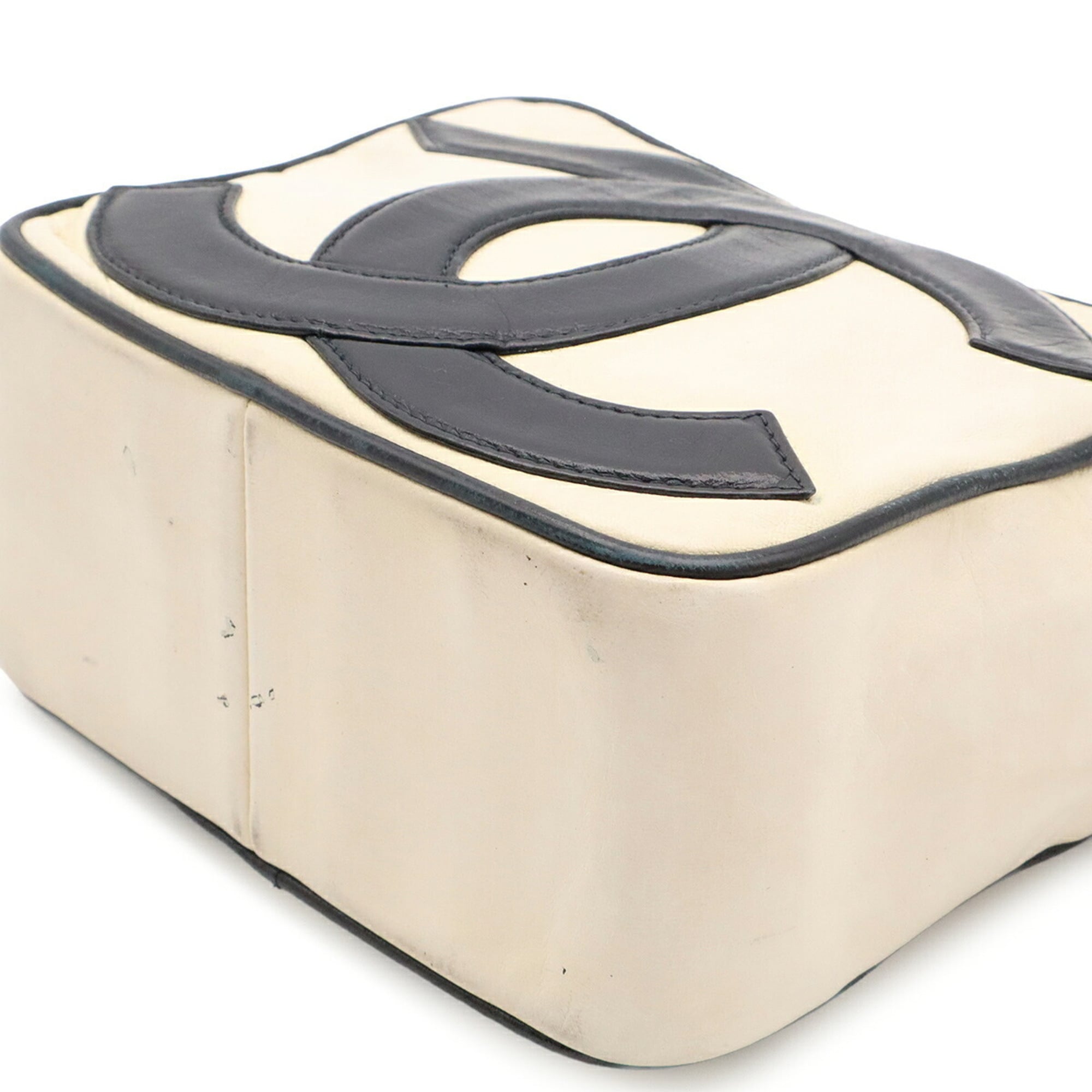 Chanel Black Ivory Leather Pochette Shoulder Bag (Pre-Owned)