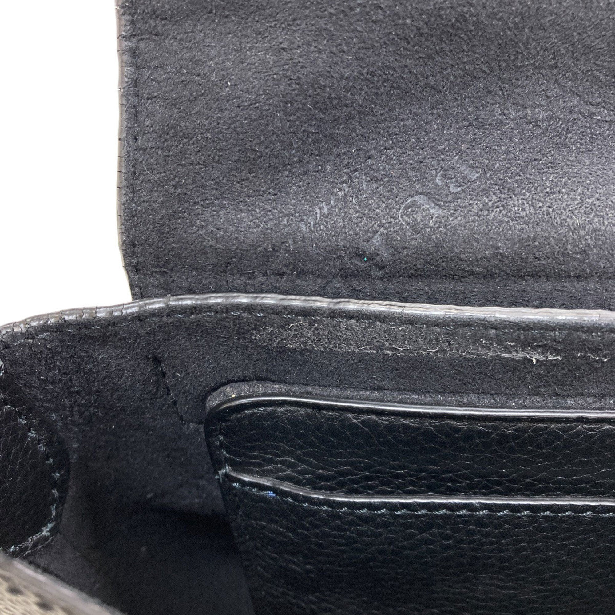 Burberry Black Leather Shoulder Bag (Pre-Owned)