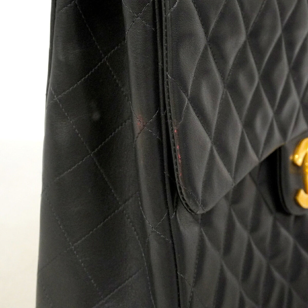 Chanel Black Leather Shoulder Bag (Pre-Owned)