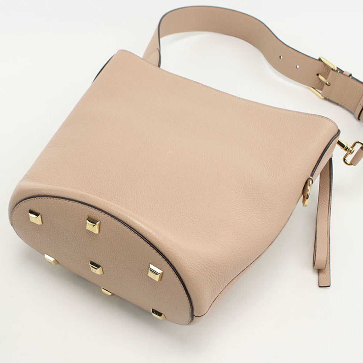 Salvatore Ferragamo Gancini Beige Leather Shoulder Bag (Pre-Owned)