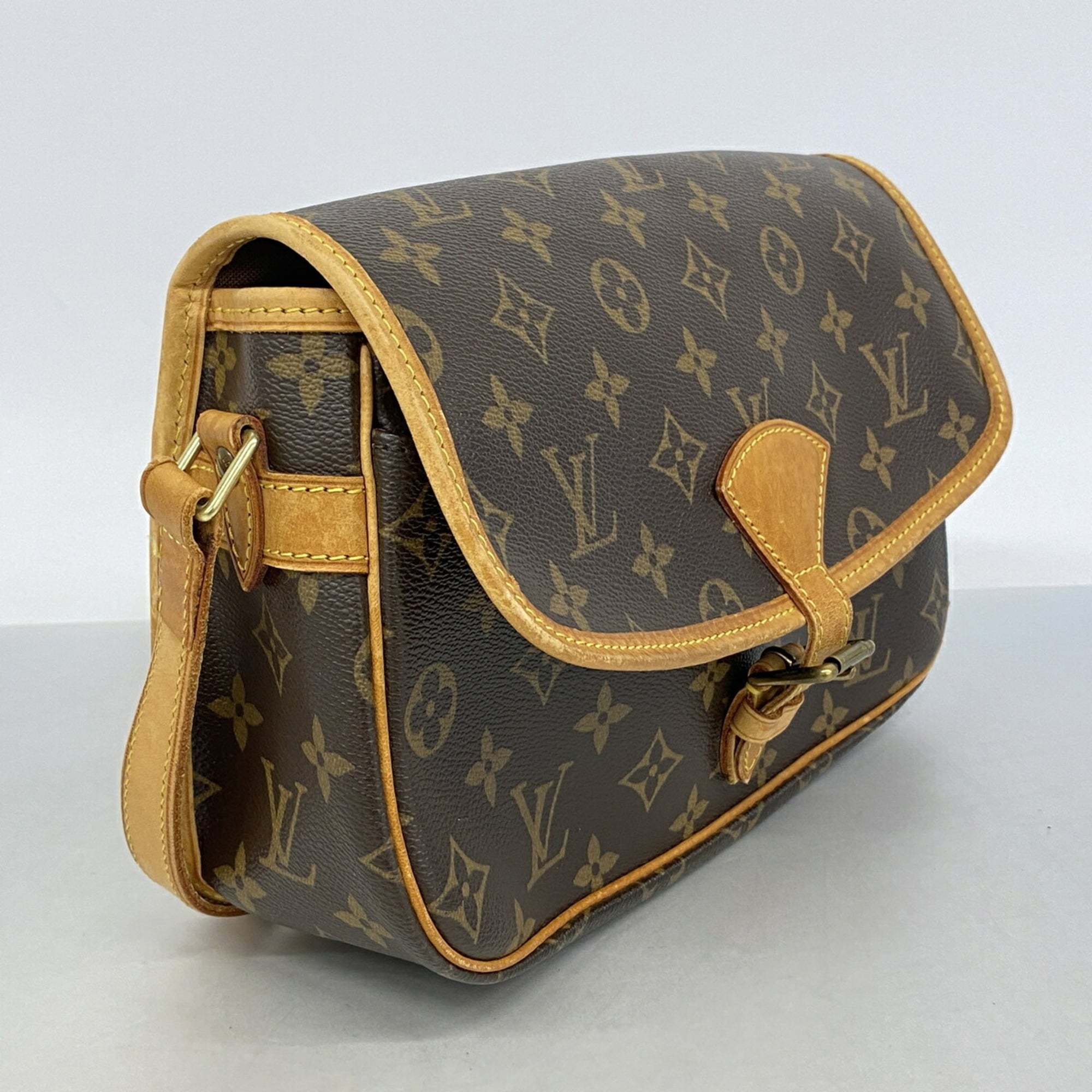 Louis Vuitton Brown Shoulder Bag (Pre-Owned)