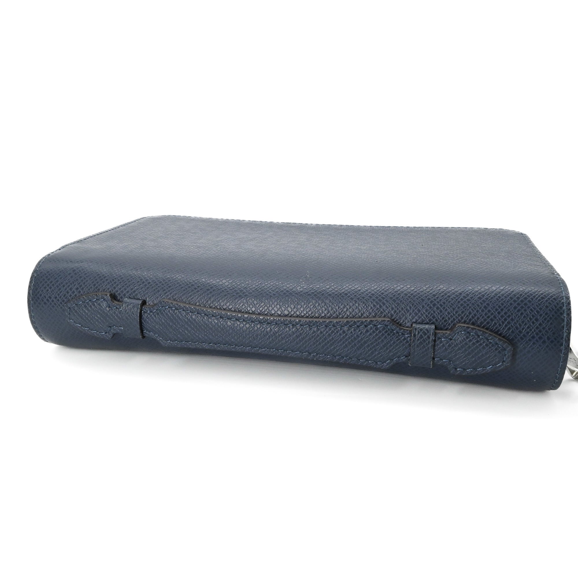 Louis Vuitton Taiga Navy Blue Taiga Leather Long Wallet (Bi-Fold) (Pre-Owned)