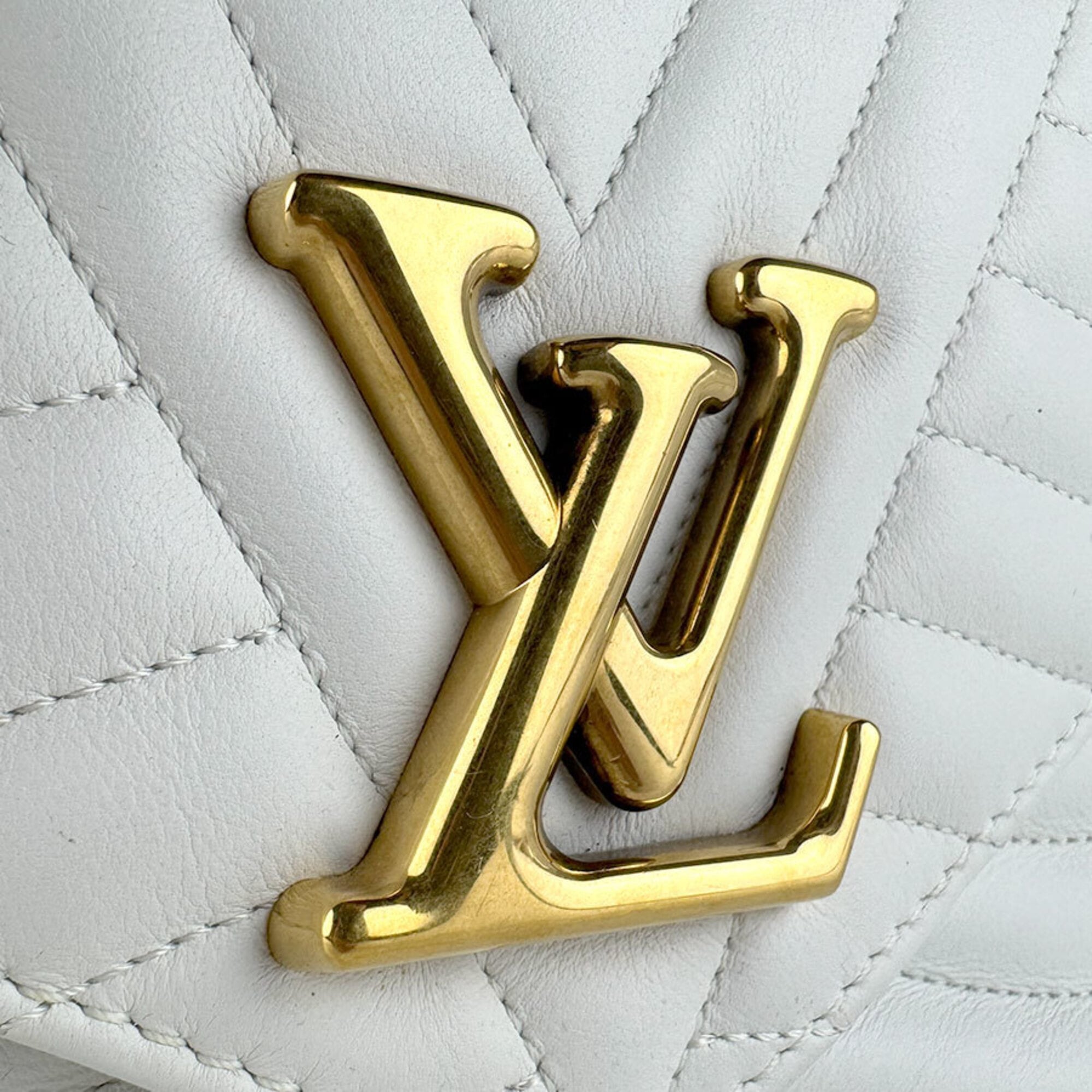 Louis Vuitton Light Gray White Leather Shoulder Bag (Pre-Owned)