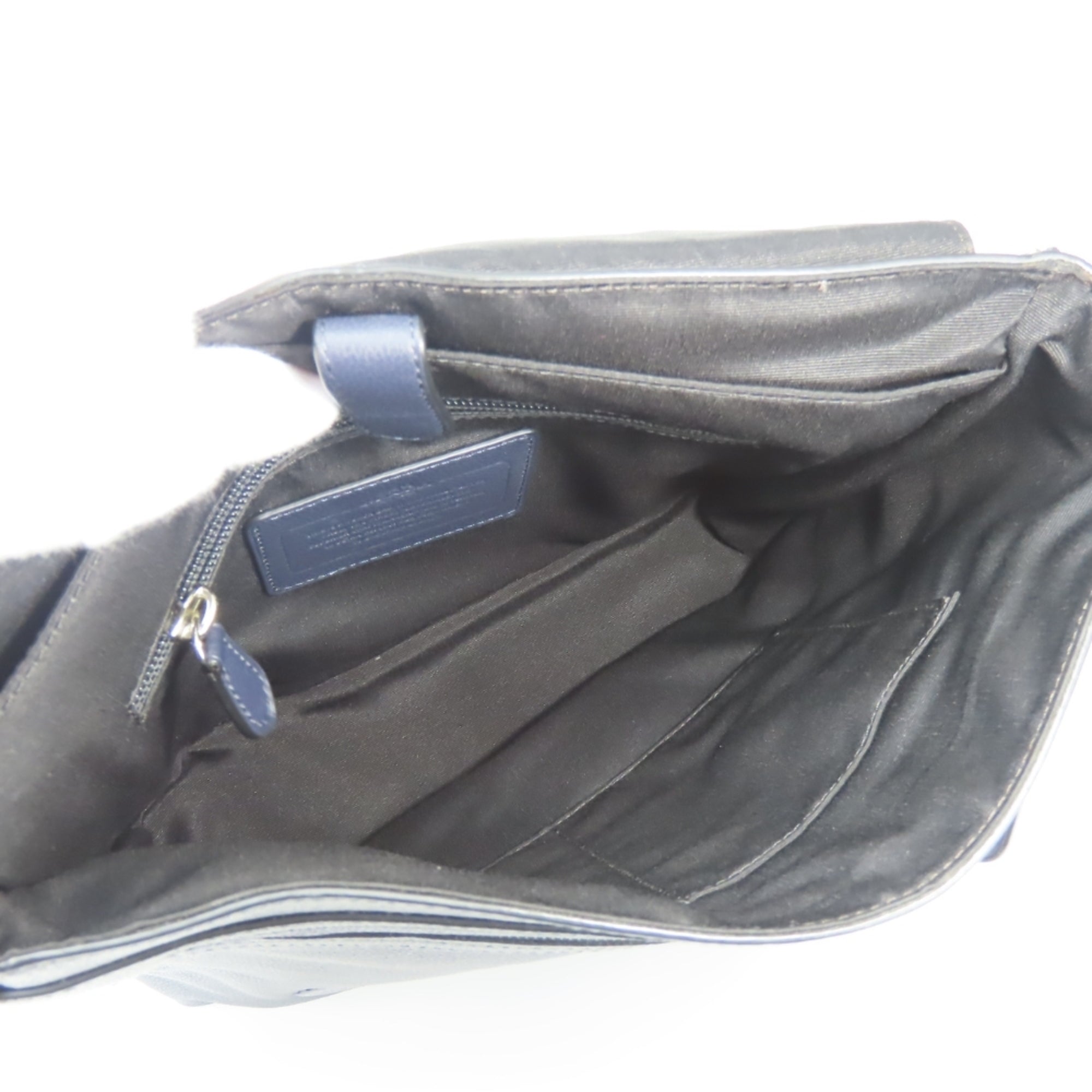 Coach Navy Leather Shoulder Bag (Pre-Owned)