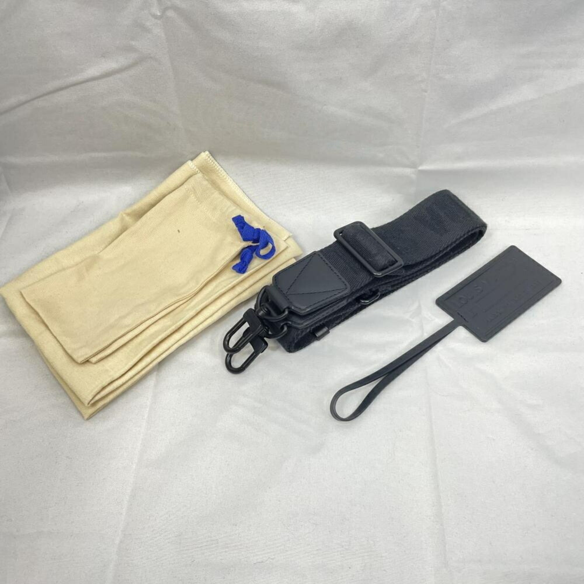 Louis Vuitton Blue Shoulder Bag (Pre-Owned)