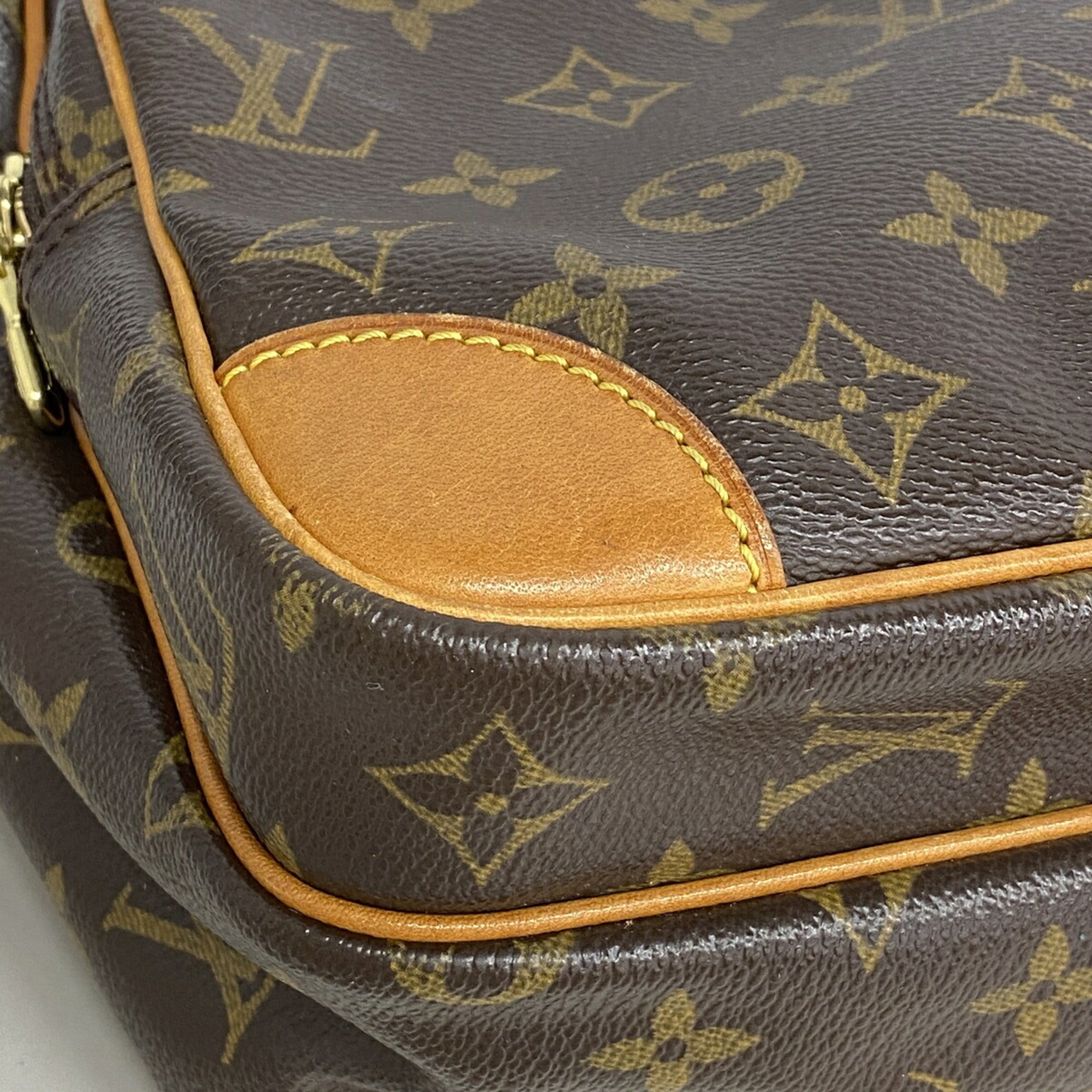 Louis Vuitton Brown Shoulder Bag (Pre-Owned)
