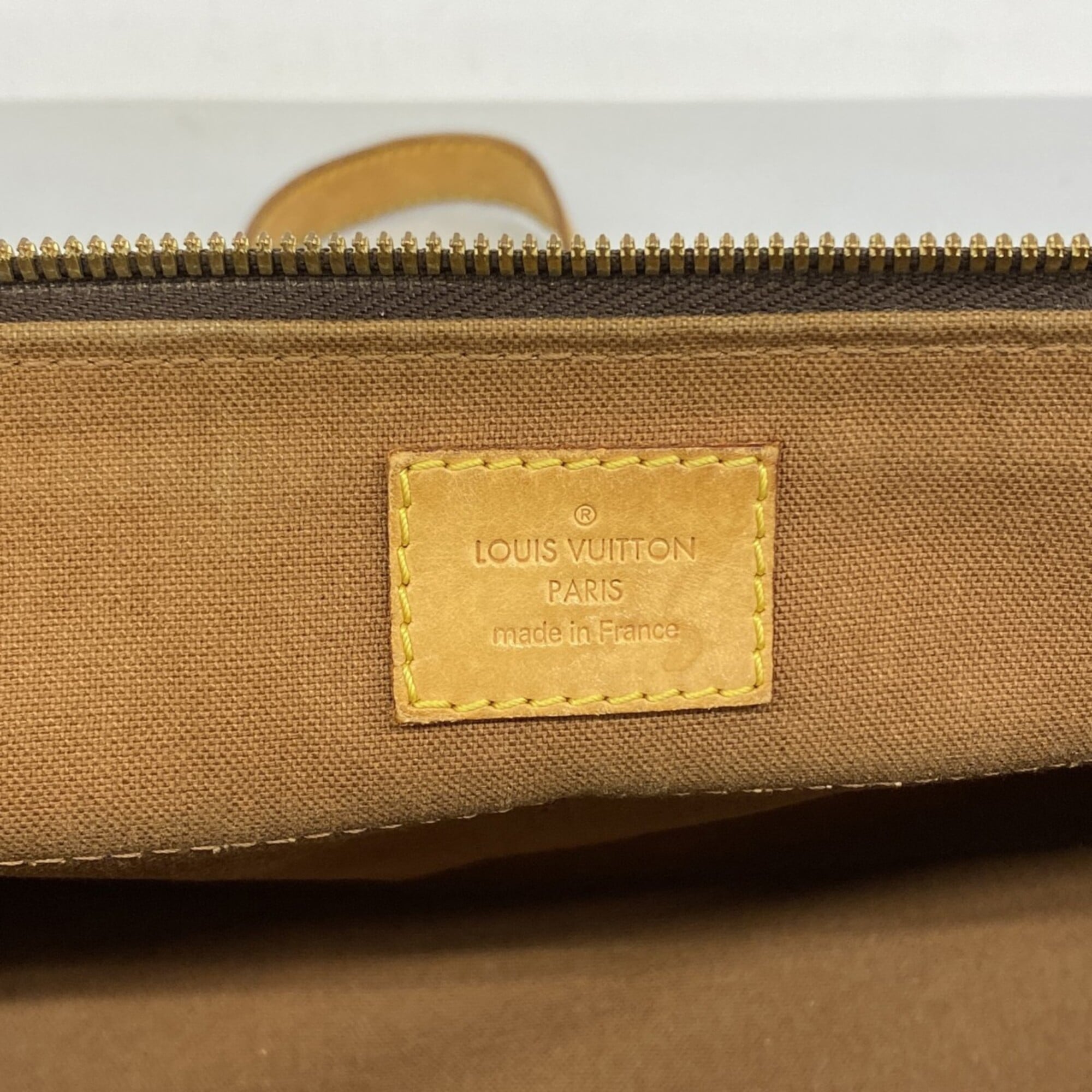 Louis Vuitton Brown Shoulder Bag (Pre-Owned)