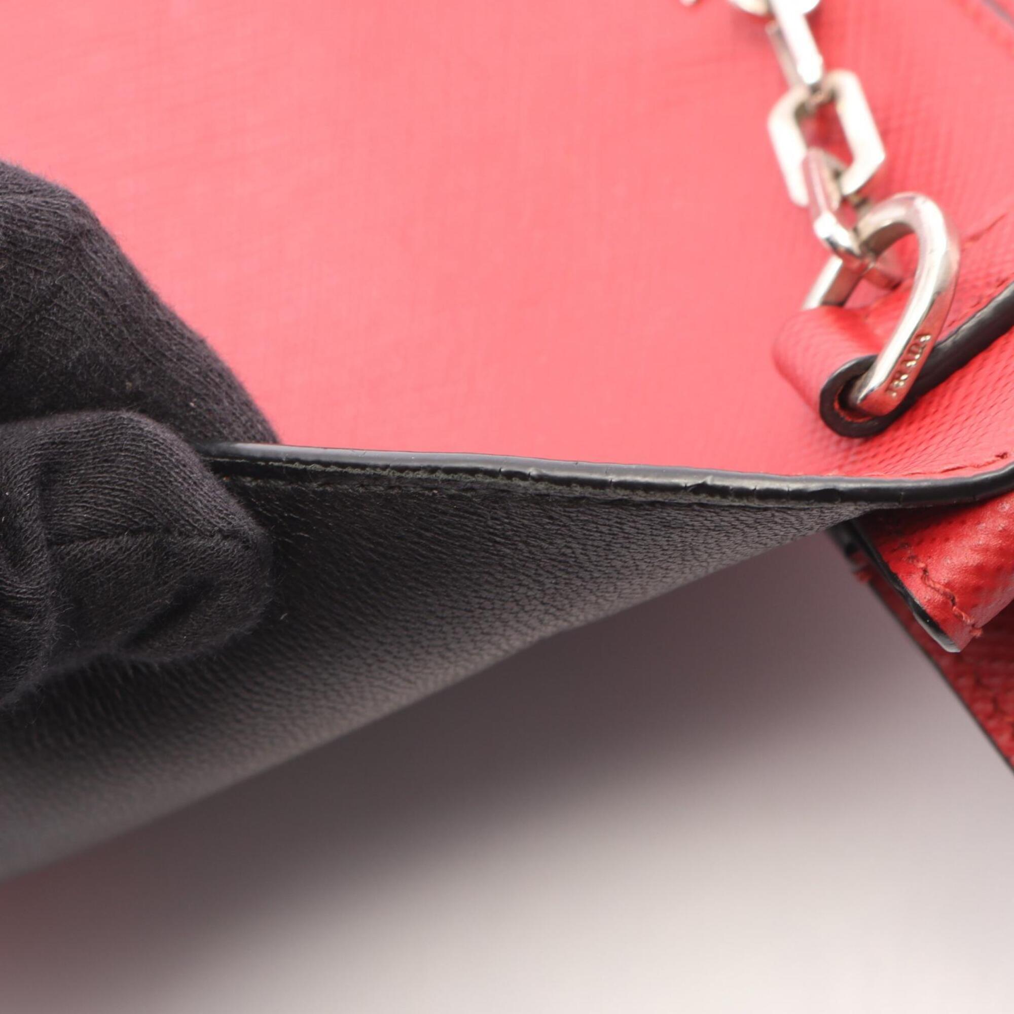 Prada Red Color Saffiano Triangle Handbag Shoulder Bag (Pre-Owned)