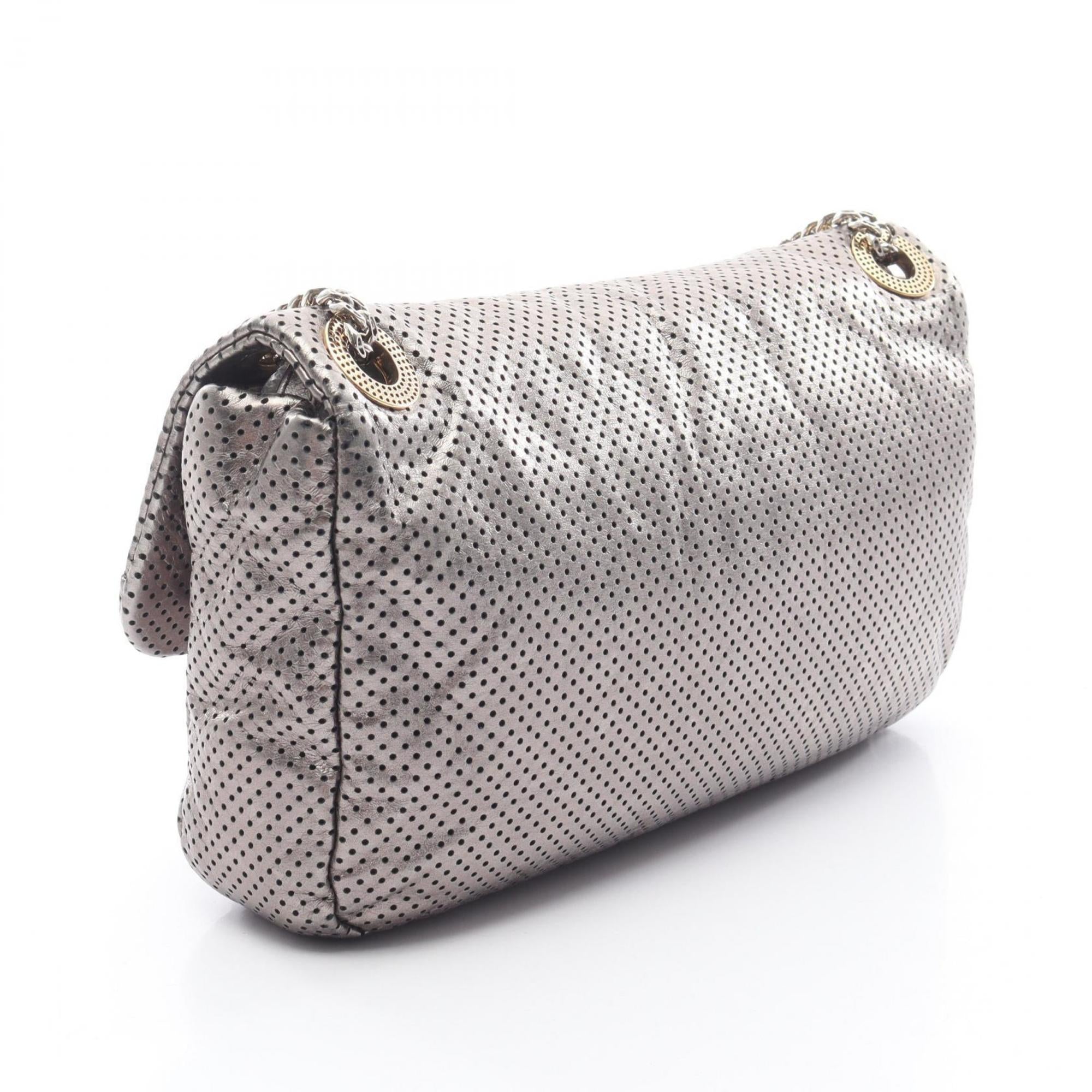 Chanel Silver Leather Shoulder Bag (Pre-Owned)