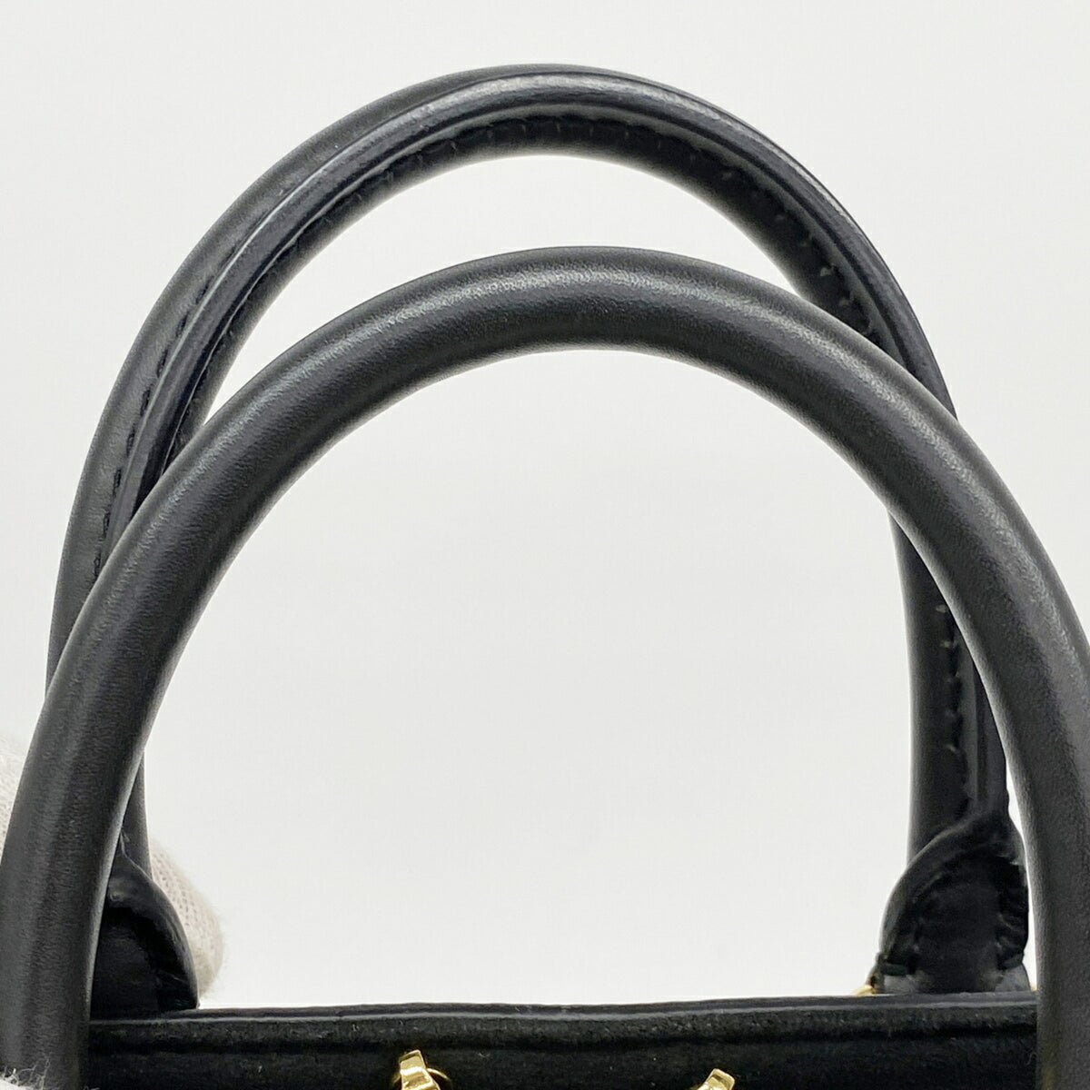 Louis Vuitton Noir Handbag (Pre-Owned)
