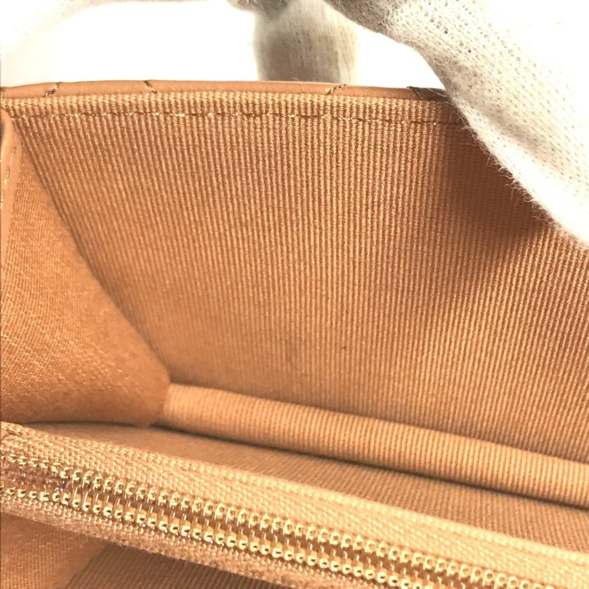 Chanel Light Brown Leather Handbag Shoulder Bag (Pre-Owned)