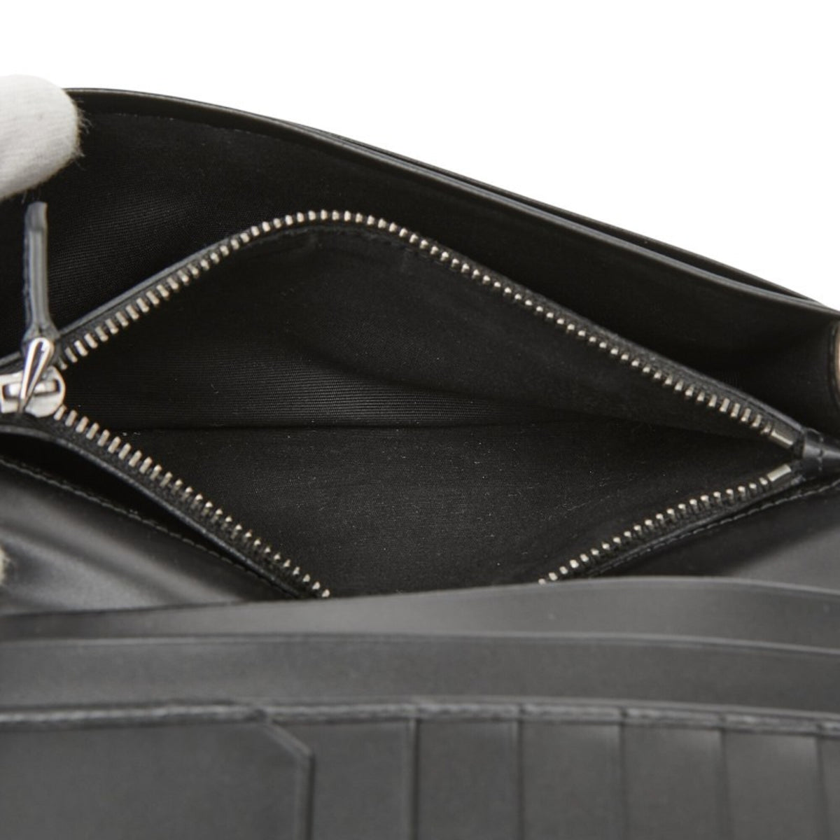 Bvlgari Black Leather Long Wallet (Bi-Fold) (Pre-Owned)