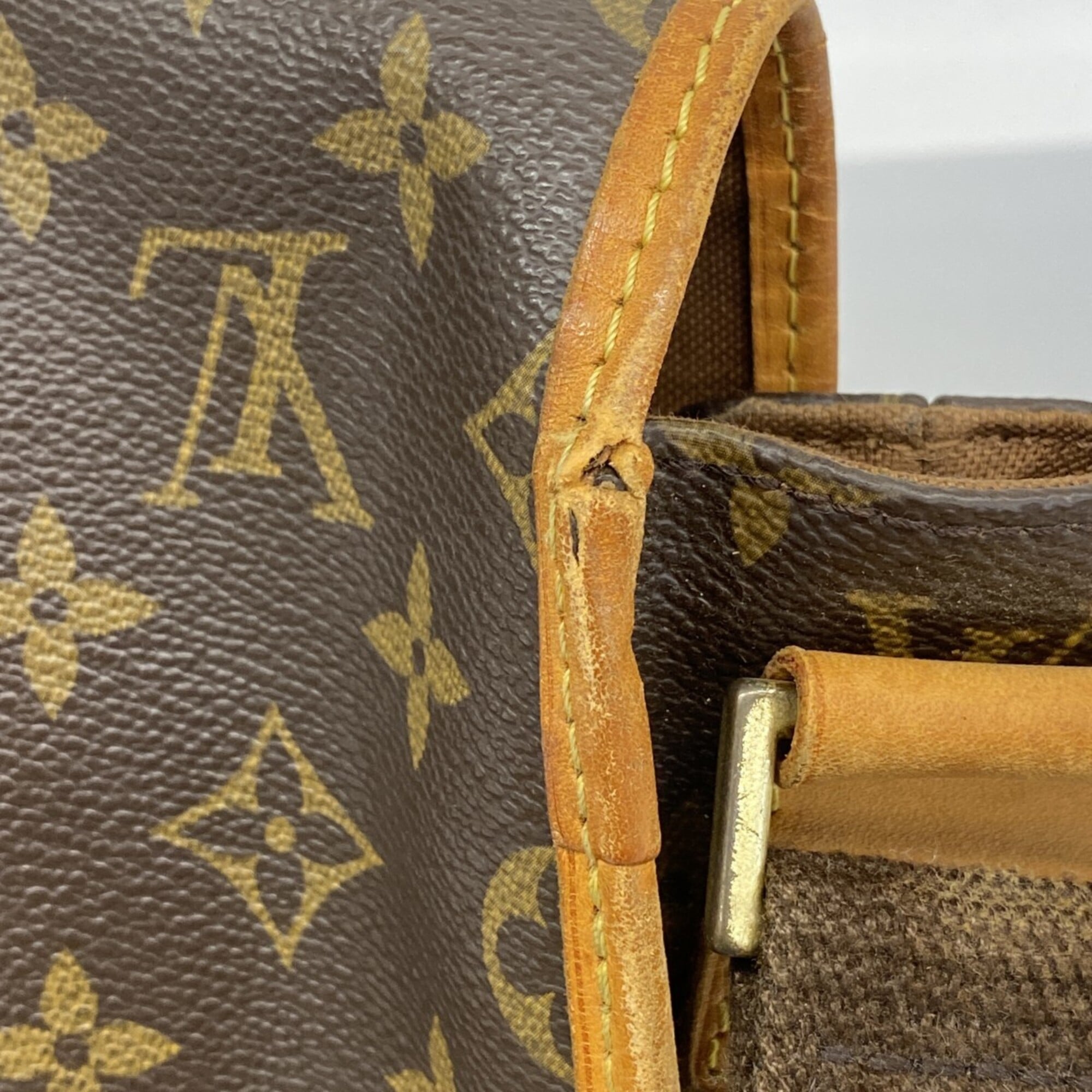 Louis Vuitton Brown Shoulder Bag (Pre-Owned)