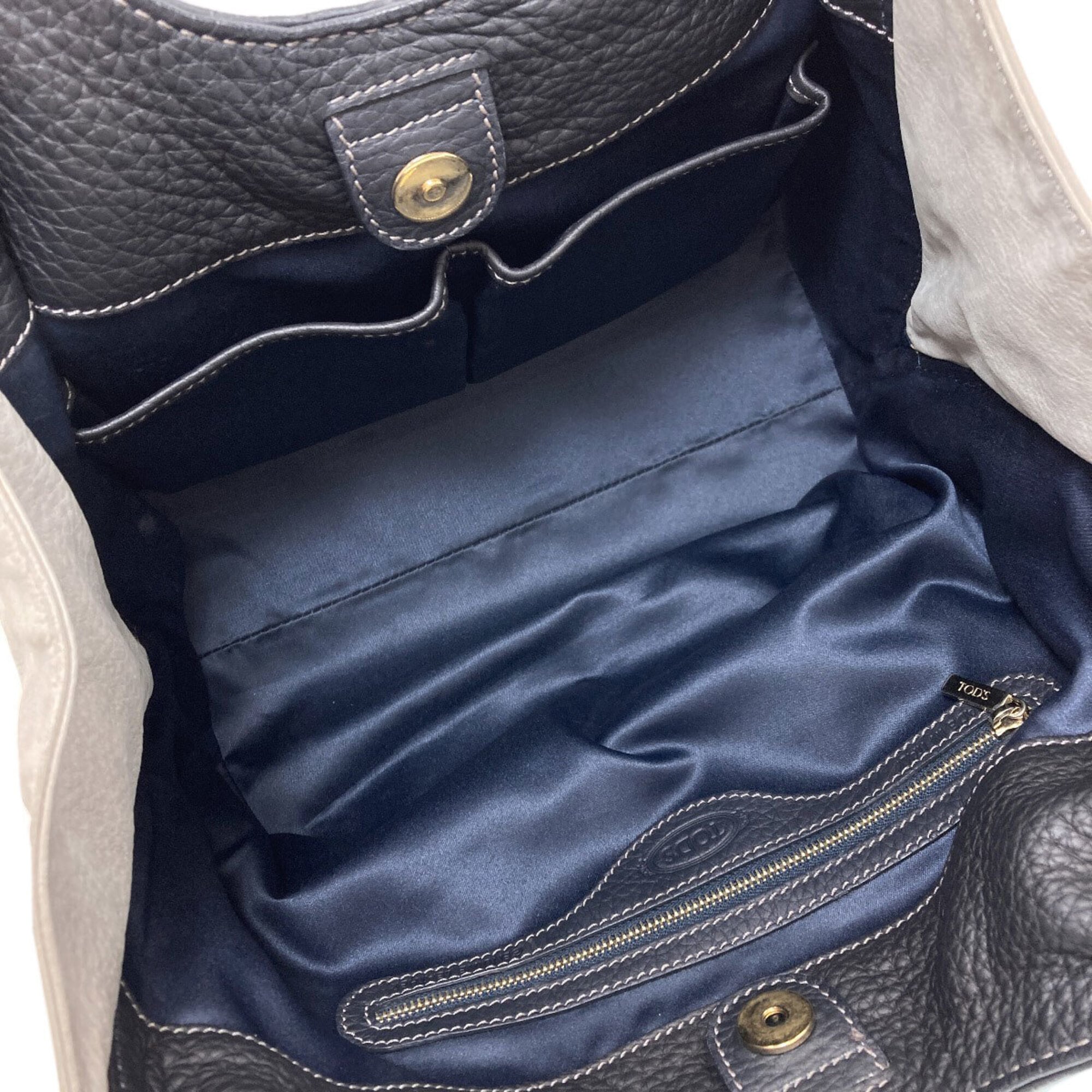 Tod's Black Leather Handbag (Pre-Owned)