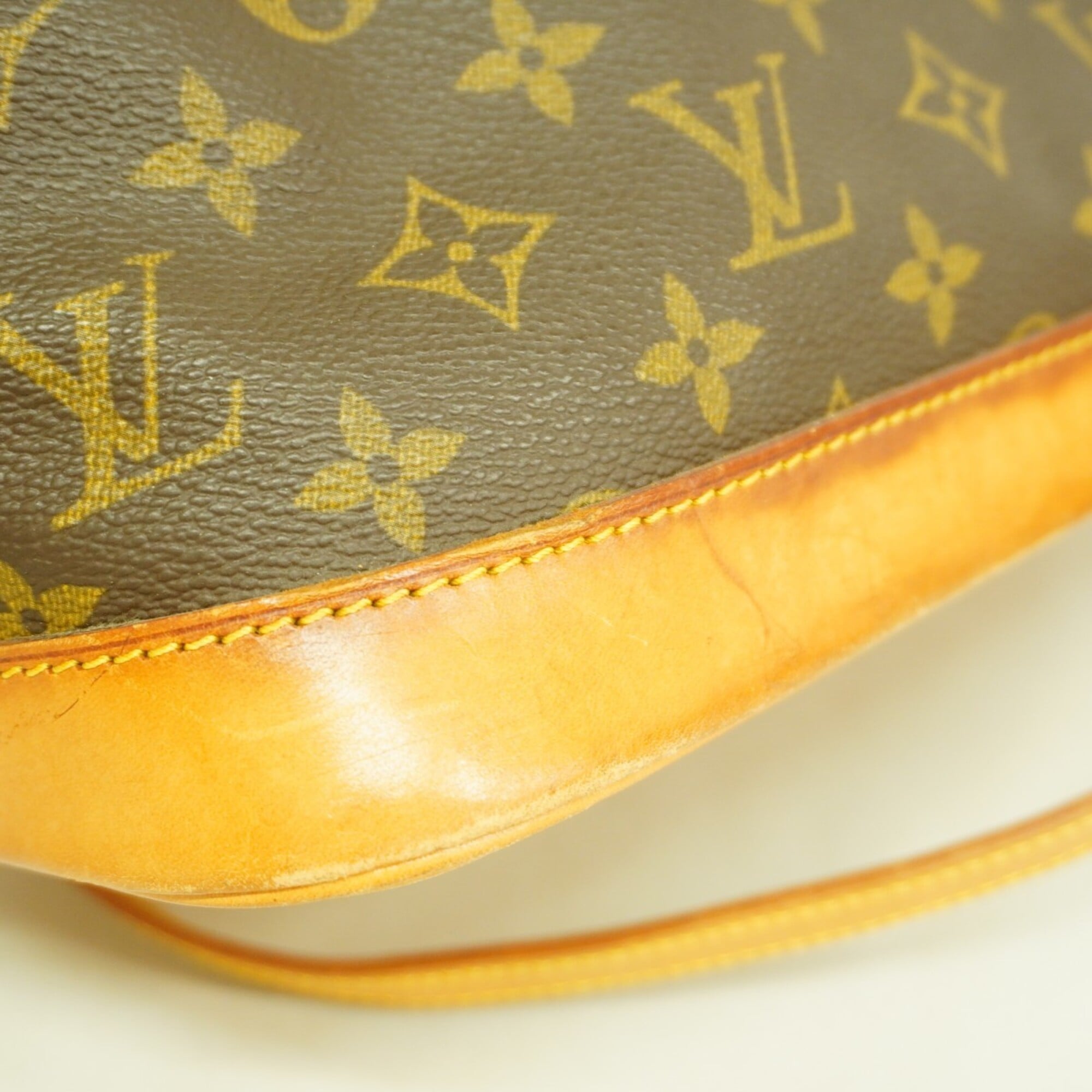 Louis Vuitton Brown Handbag (Pre-Owned)