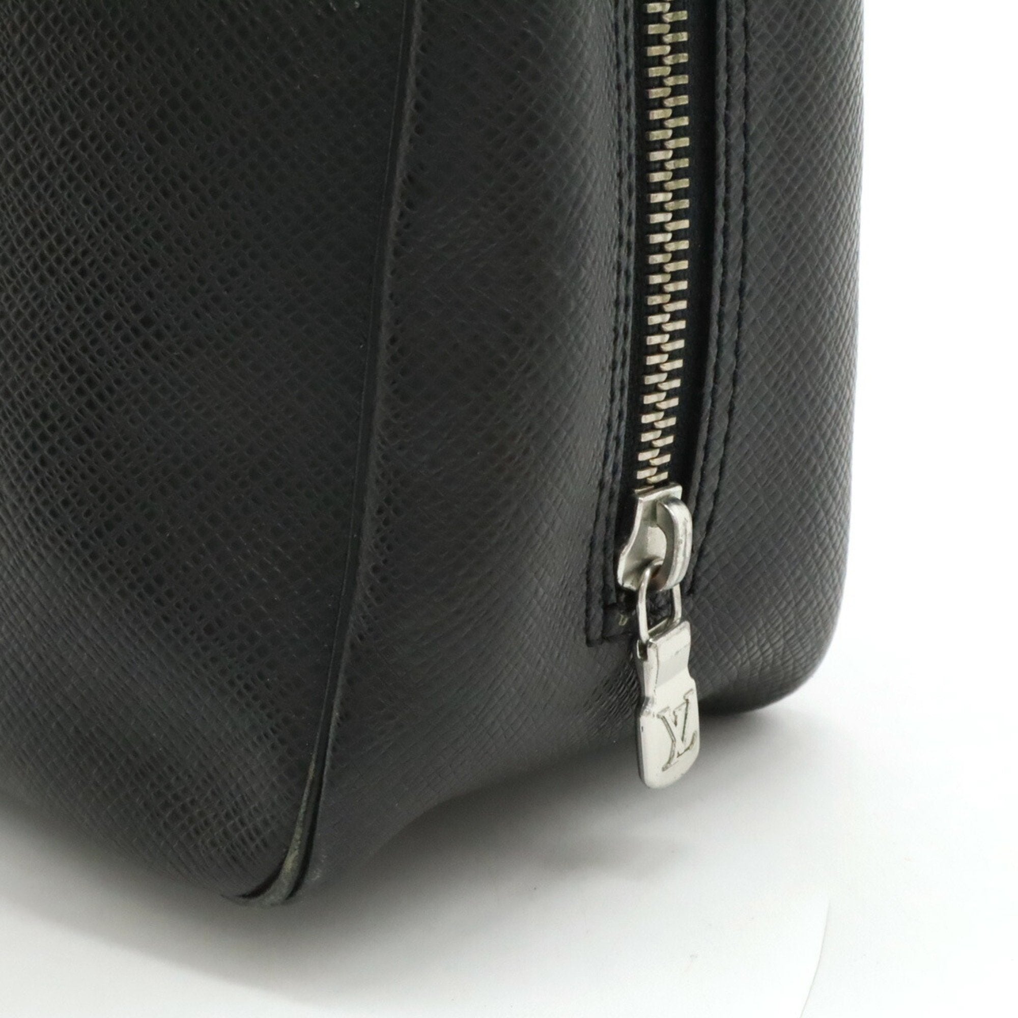 Louis Vuitton Ardoise Taiga Leather Pouch (Pre-Owned)
