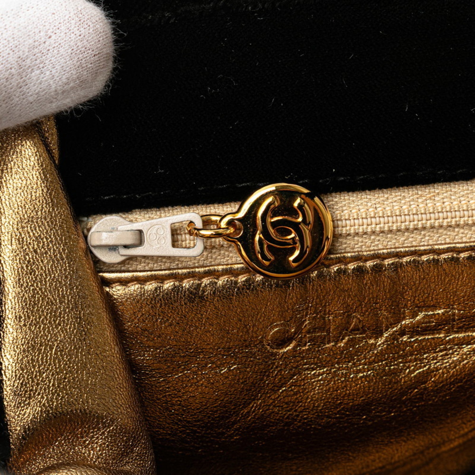 Chanel Black Handbag (Pre-Owned)